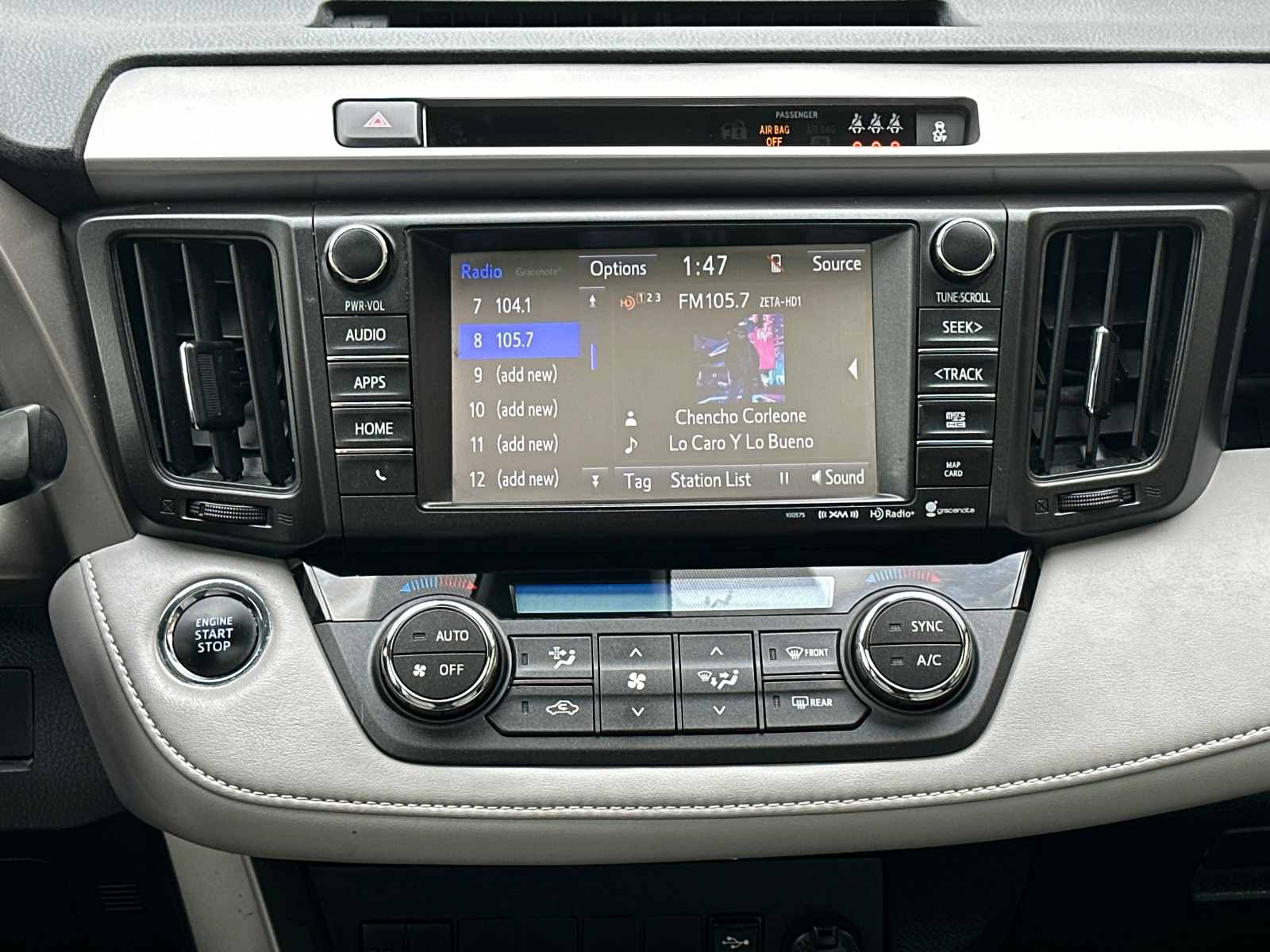 2018 Toyota RAV4 XLE 28