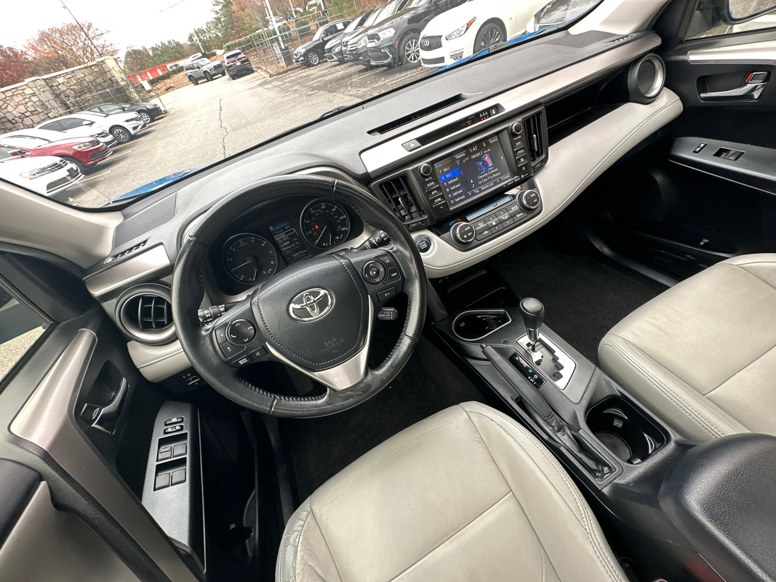 2018 Toyota RAV4 XLE 29