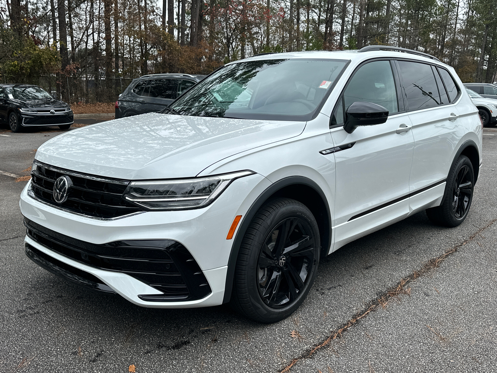 2024 Volkswagen Tiguan 2.0T SE R-Line Black 3