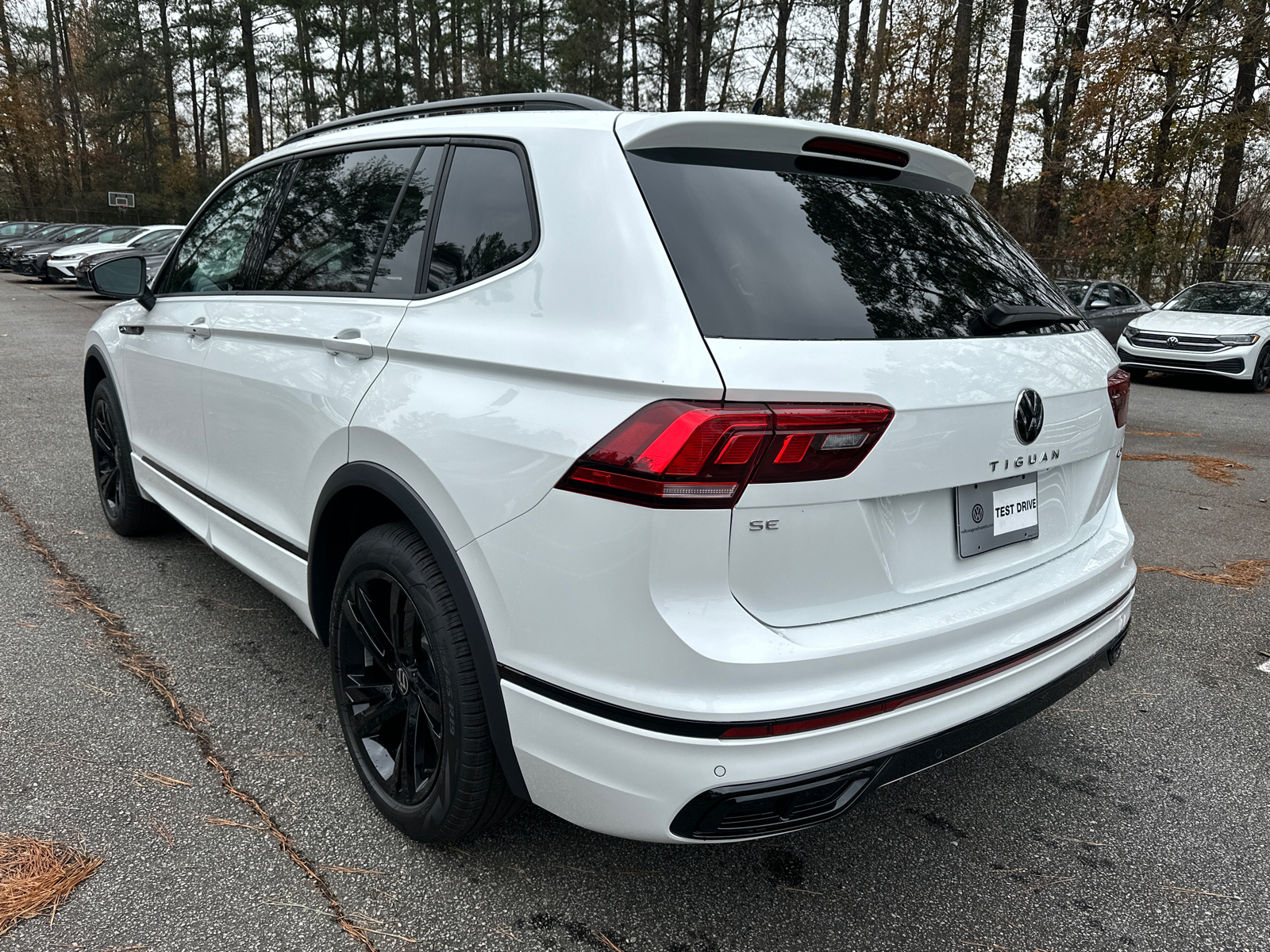 2024 Volkswagen Tiguan 2.0T SE R-Line Black 5