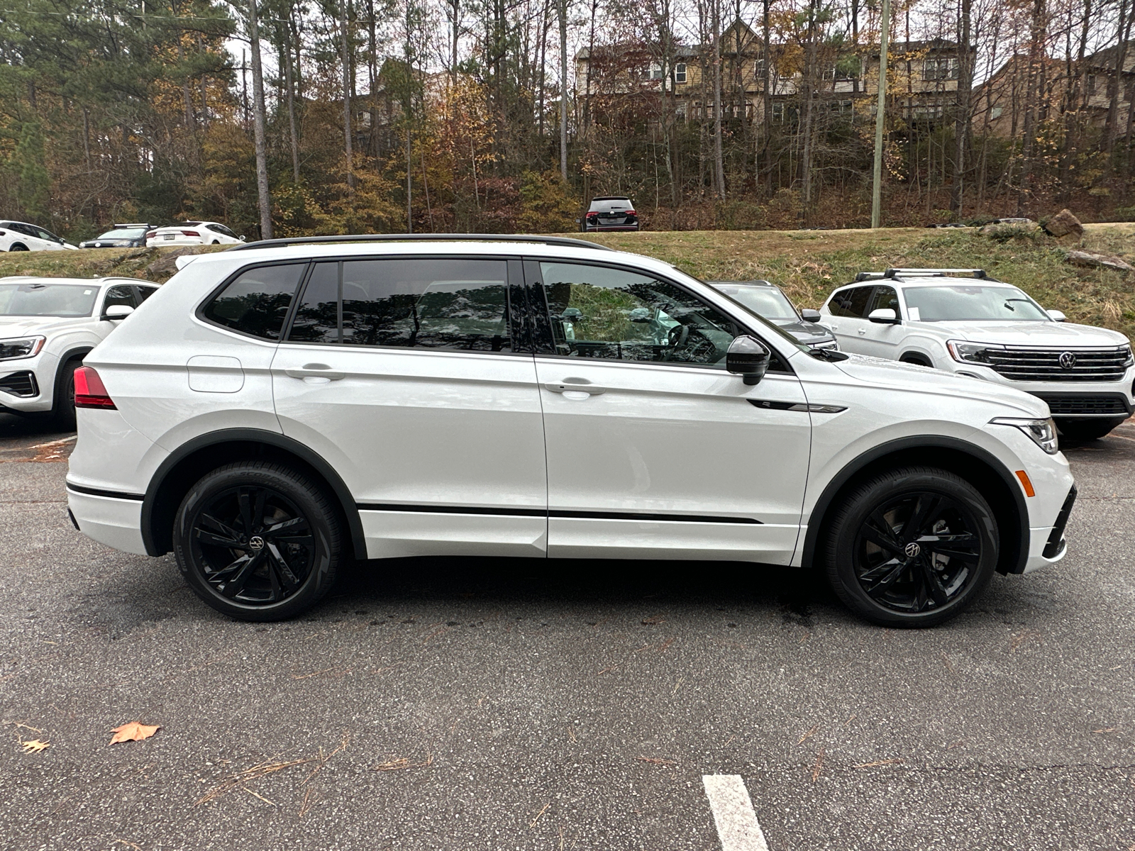 2024 Volkswagen Tiguan 2.0T SE R-Line Black 8