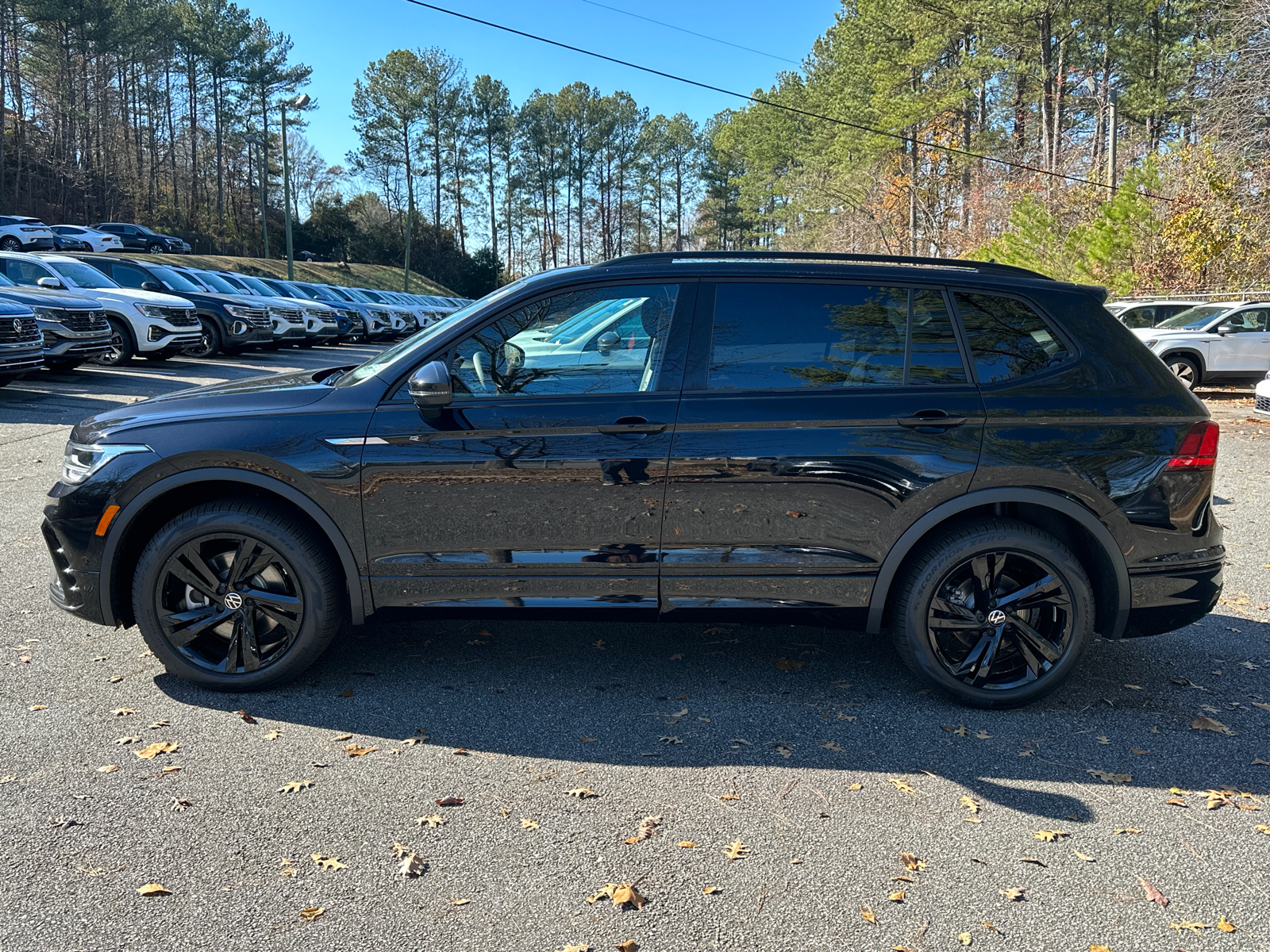 2024 Volkswagen Tiguan 2.0T SE R-Line Black 4