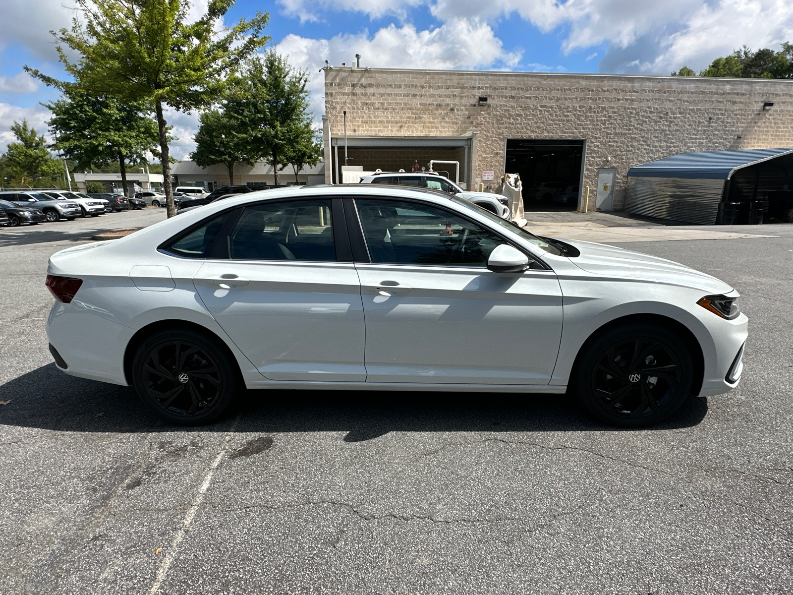 2025 Volkswagen Jetta SE 8