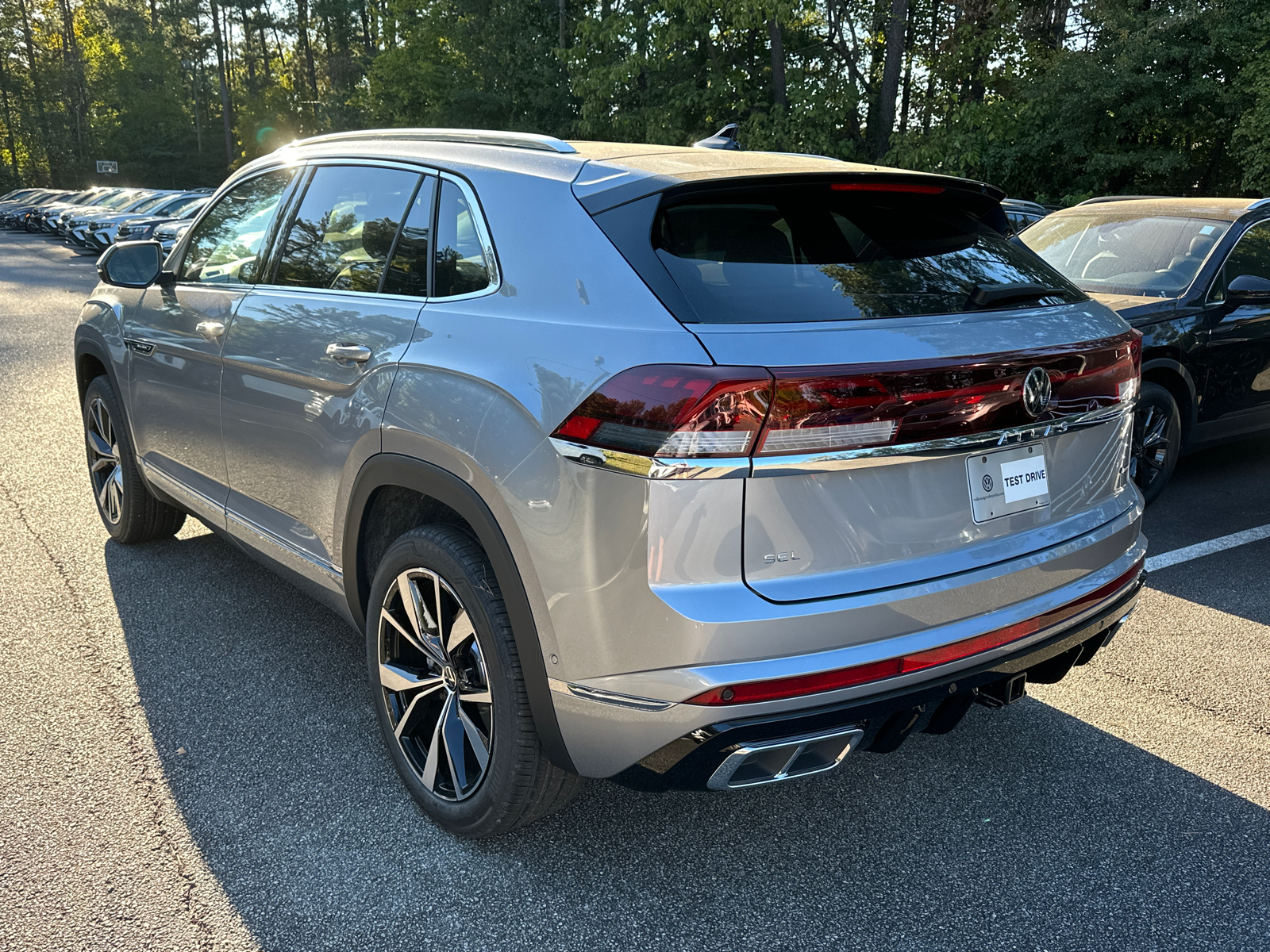 2025 Volkswagen Atlas Cross Sport 2.0T SEL Premium R-Line 5