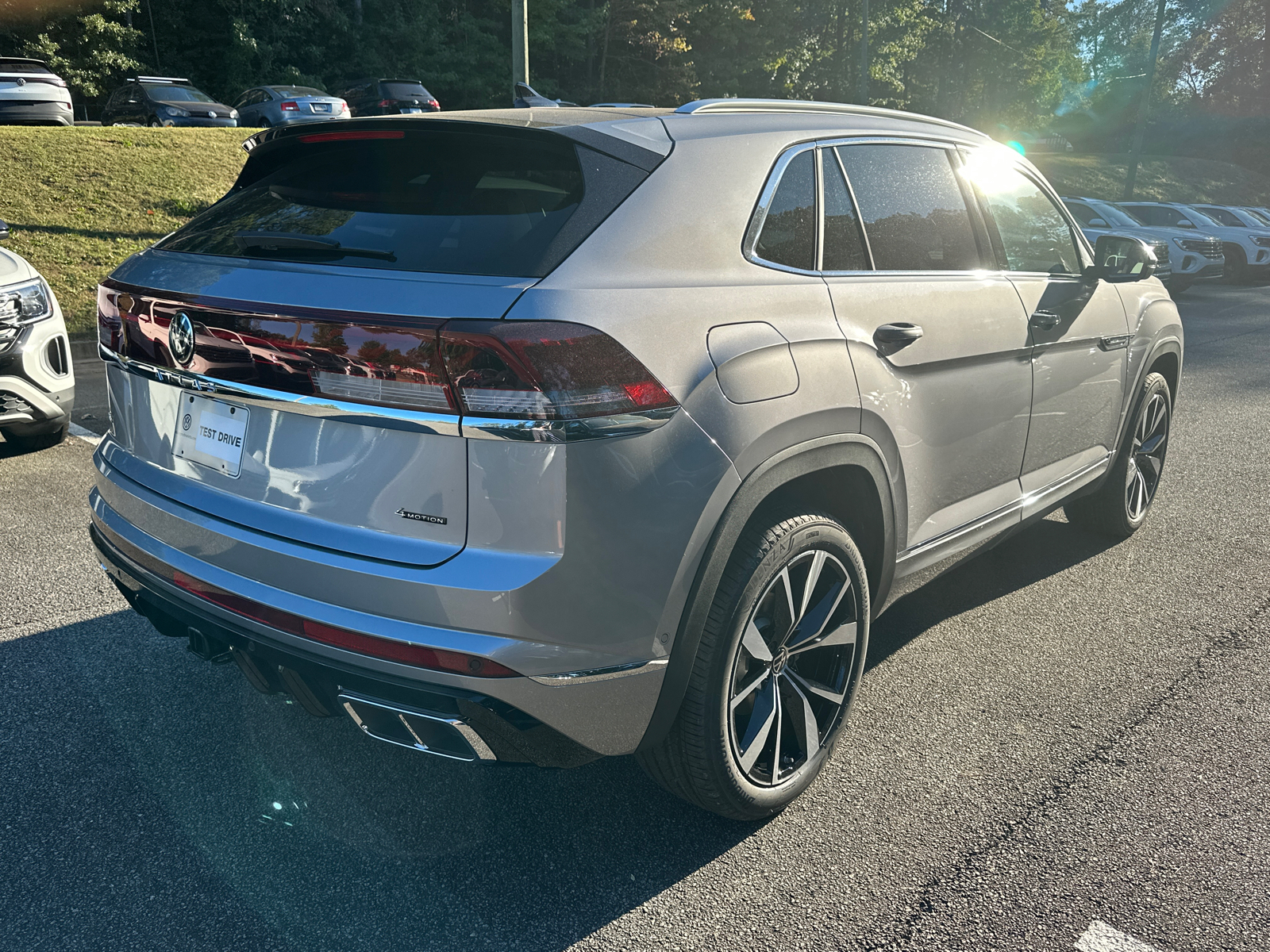 2025 Volkswagen Atlas Cross Sport 2.0T SEL Premium R-Line 7