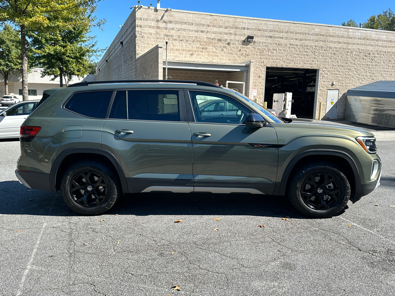 2024 Volkswagen Atlas 2.0T Peak Edition SEL 8