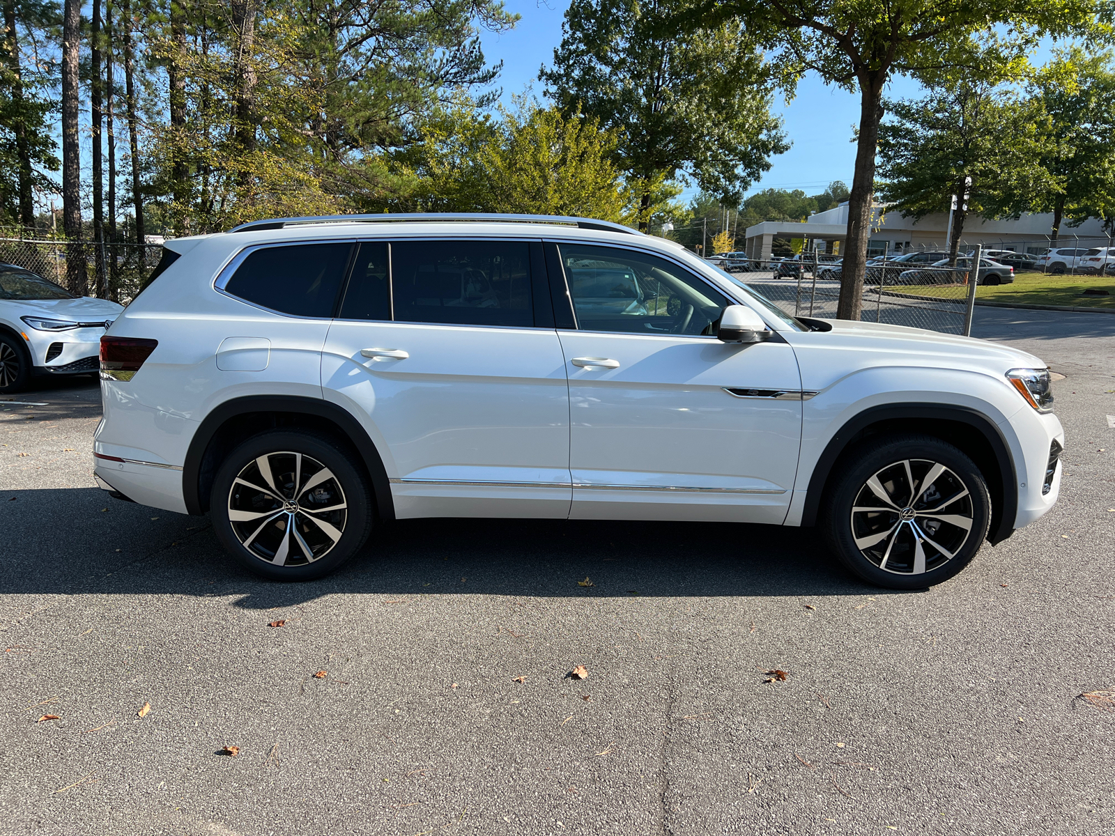 2025 Volkswagen Atlas 2.0T SEL Premium R-Line 8