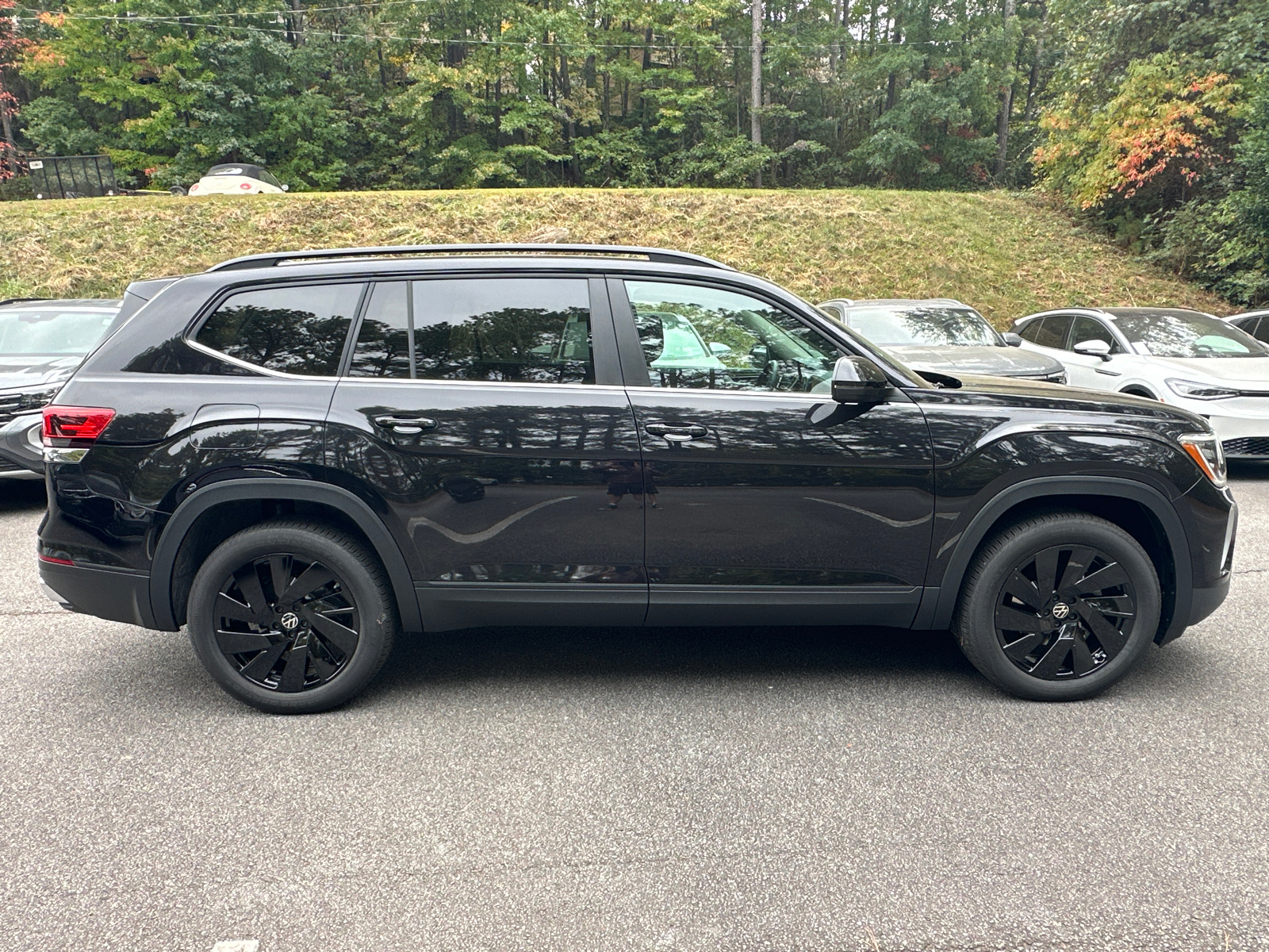 2025 Volkswagen Atlas 2.0T SE w/Technology 8