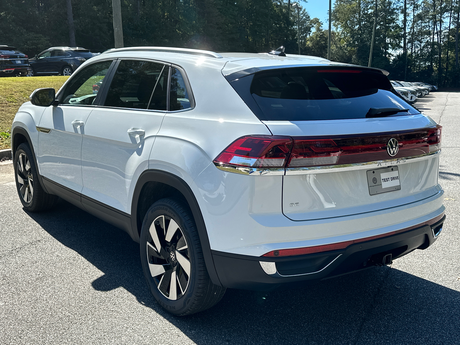 2025 Volkswagen Atlas Cross Sport 2.0T SE w/Technology 5