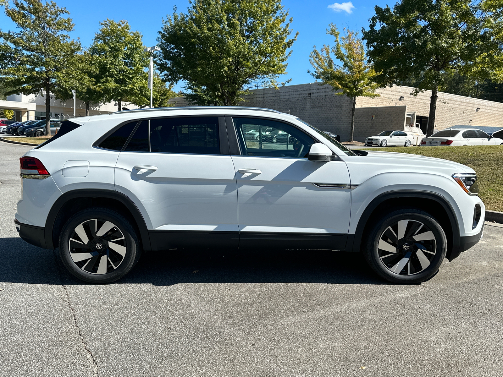 2025 Volkswagen Atlas Cross Sport 2.0T SE w/Technology 8