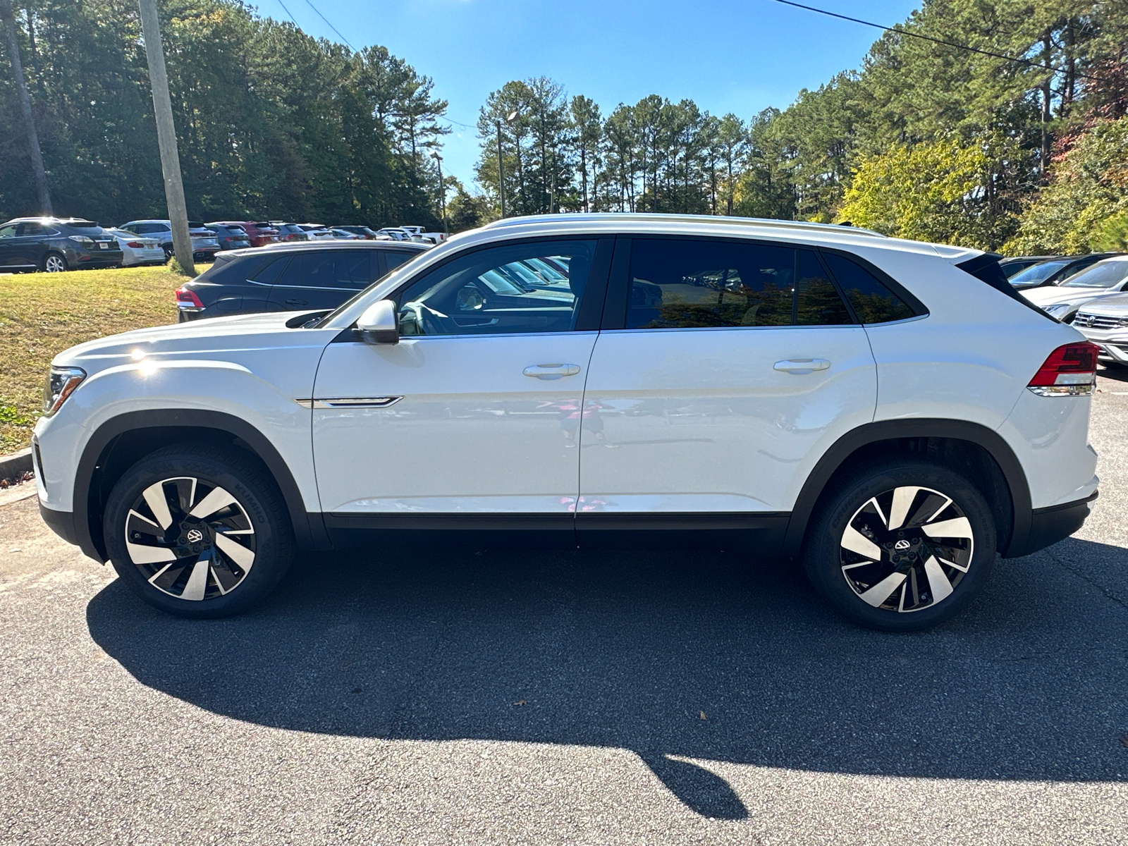 2025 Volkswagen Atlas Cross Sport 2.0T SE w/Technology 4