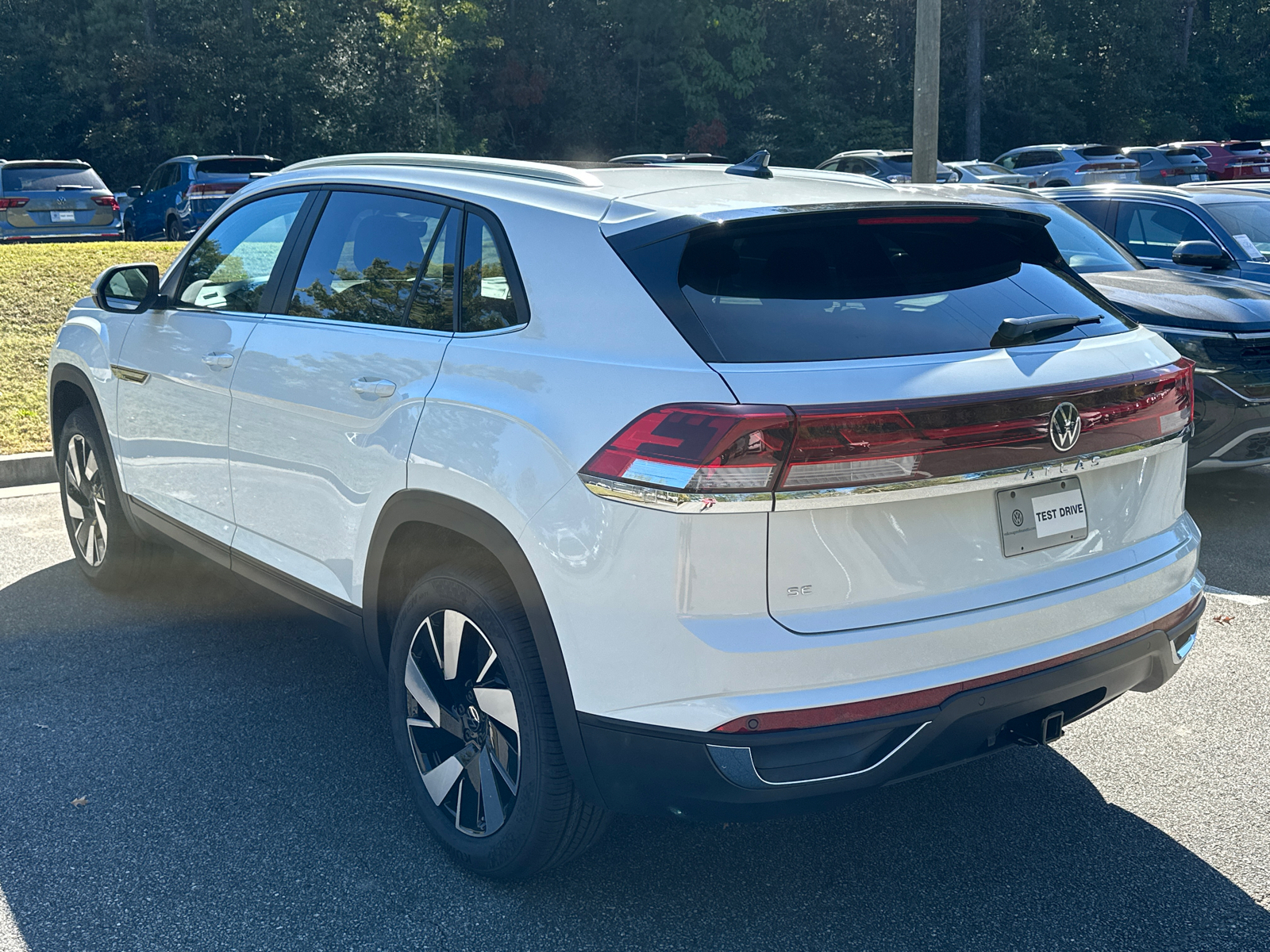 2025 Volkswagen Atlas Cross Sport 2.0T SE w/Technology 5