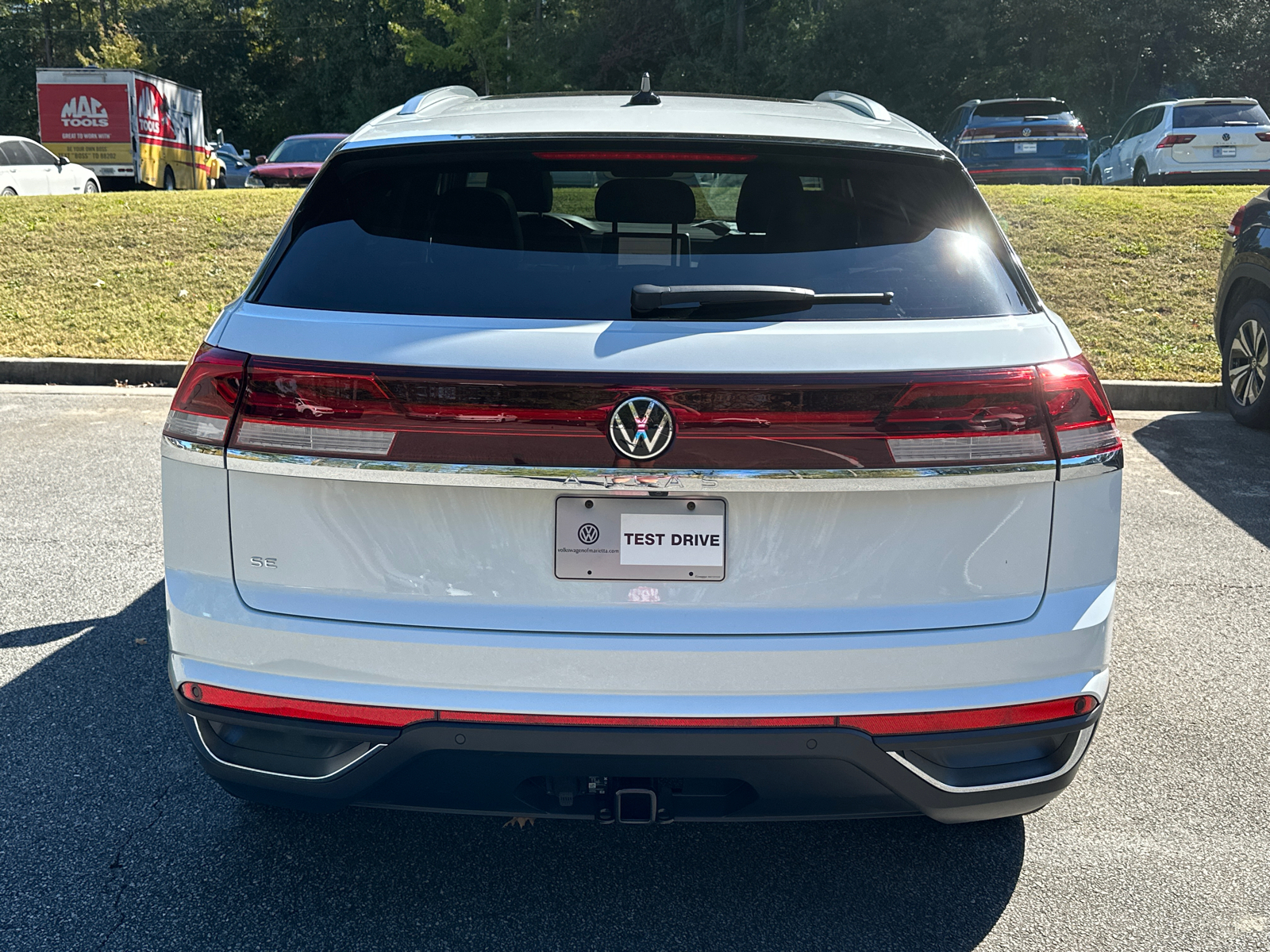 2025 Volkswagen Atlas Cross Sport 2.0T SE w/Technology 6