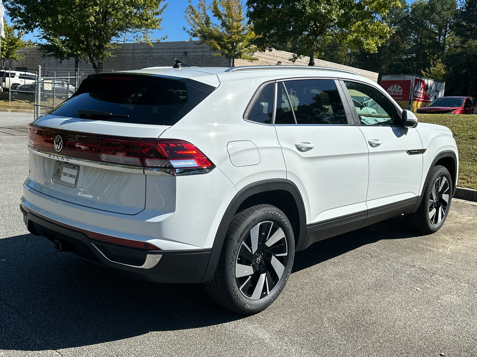 2025 Volkswagen Atlas Cross Sport 2.0T SE w/Technology 7