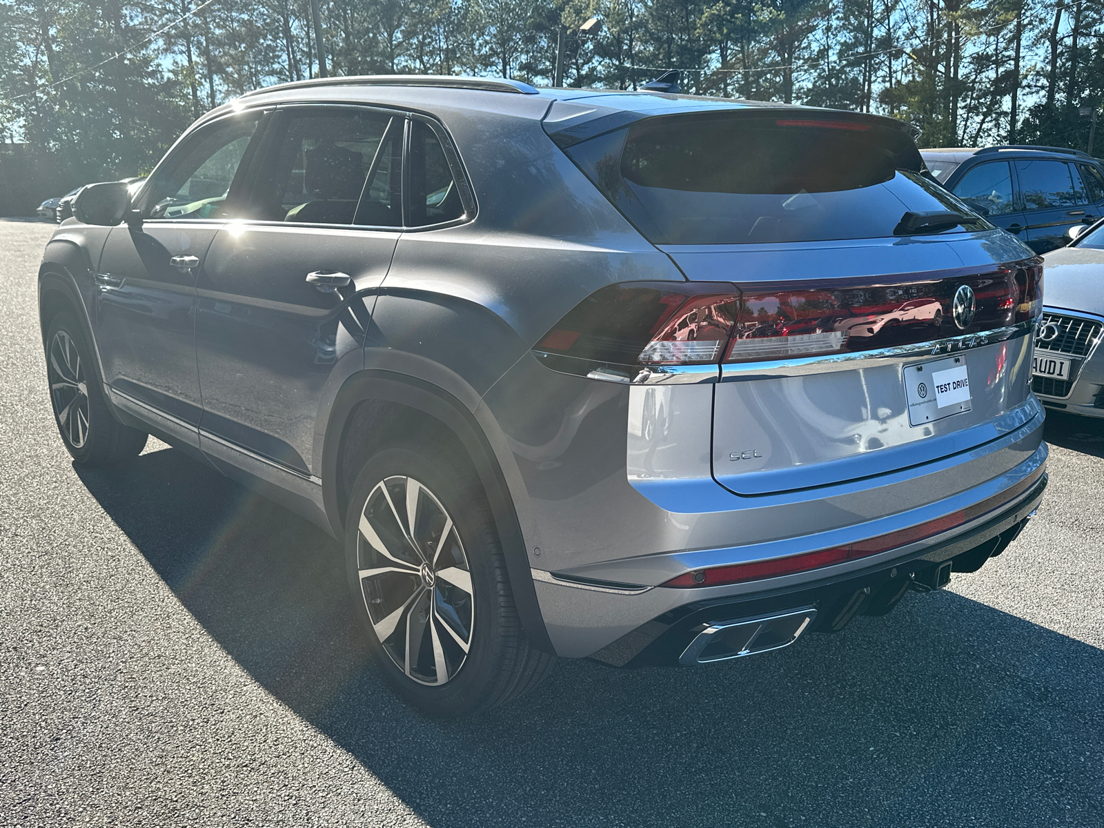 2025 Volkswagen Atlas Cross Sport 2.0T SEL Premium R-Line 5