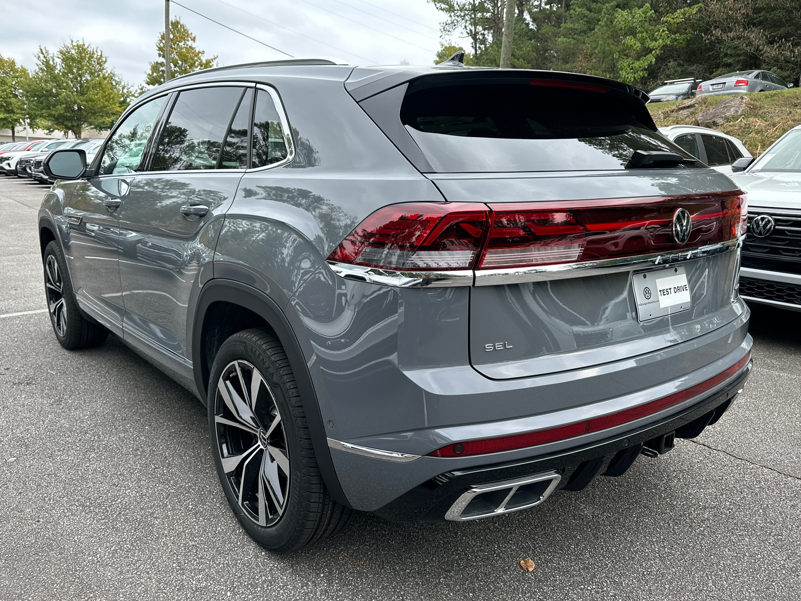 2025 Volkswagen Atlas Cross Sport 2.0T SEL Premium R-Line 5