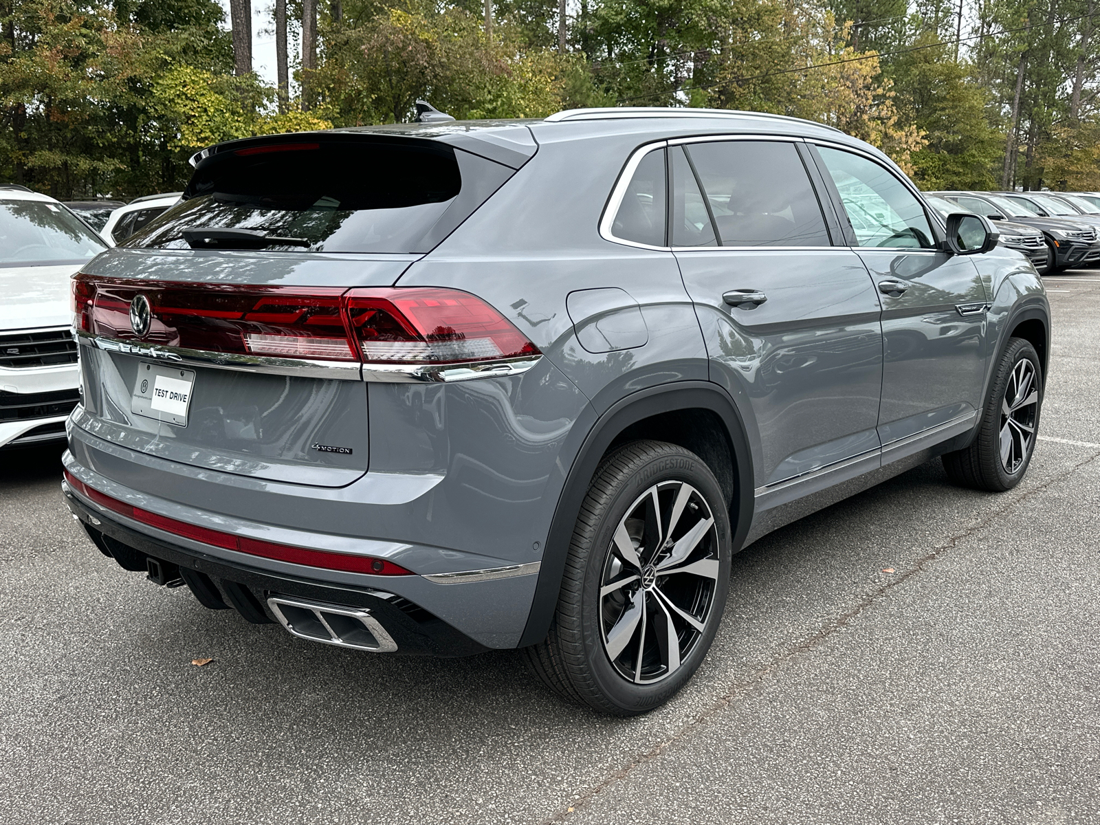 2025 Volkswagen Atlas Cross Sport 2.0T SEL Premium R-Line 7