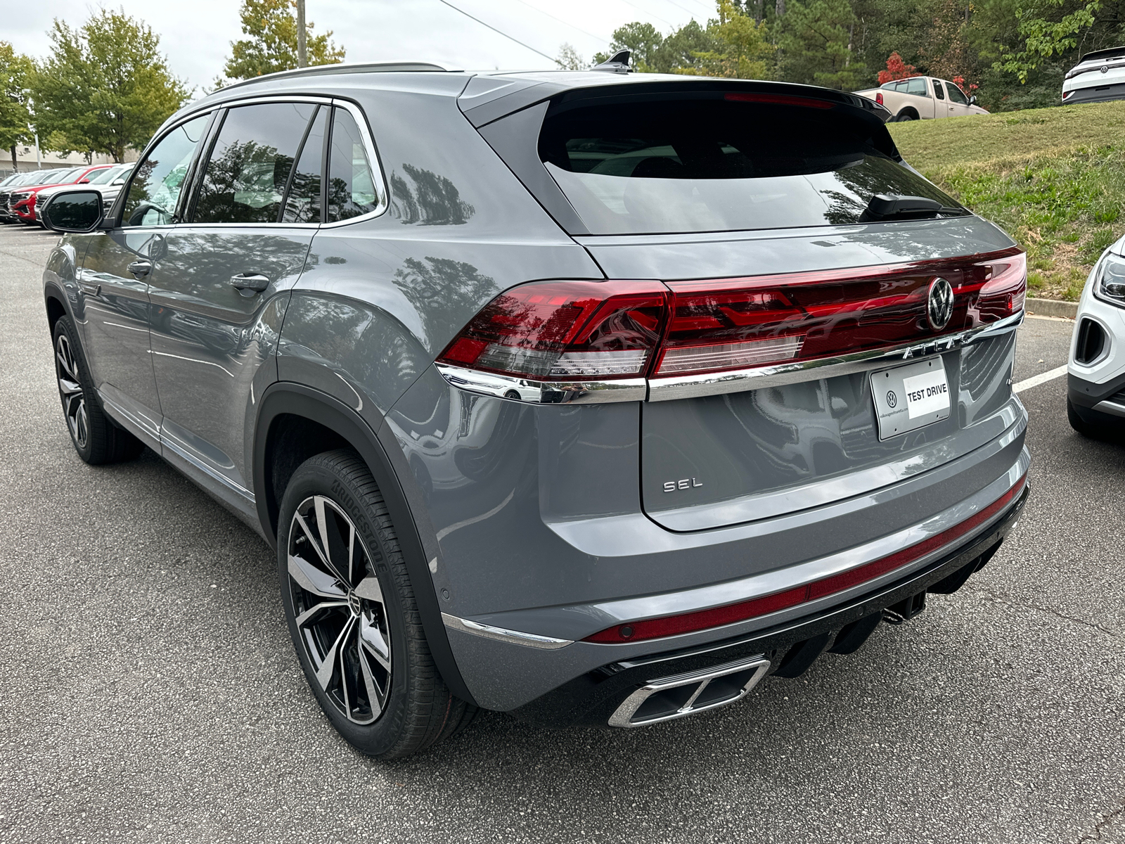 2025 Volkswagen Atlas Cross Sport 2.0T SEL Premium R-Line 5