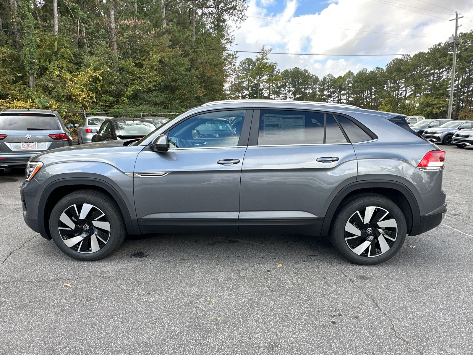 2025 Volkswagen Atlas Cross Sport 2.0T SE w/Technology 4