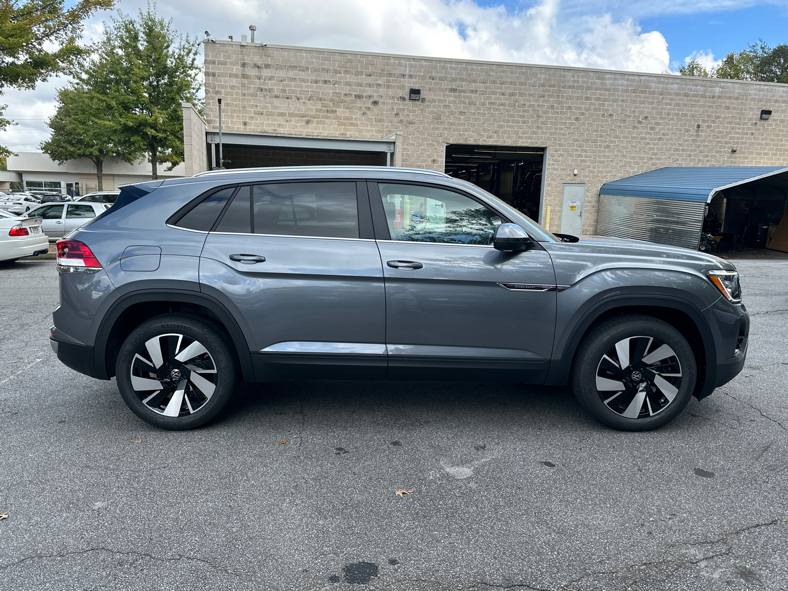 2025 Volkswagen Atlas Cross Sport 2.0T SE w/Technology 8