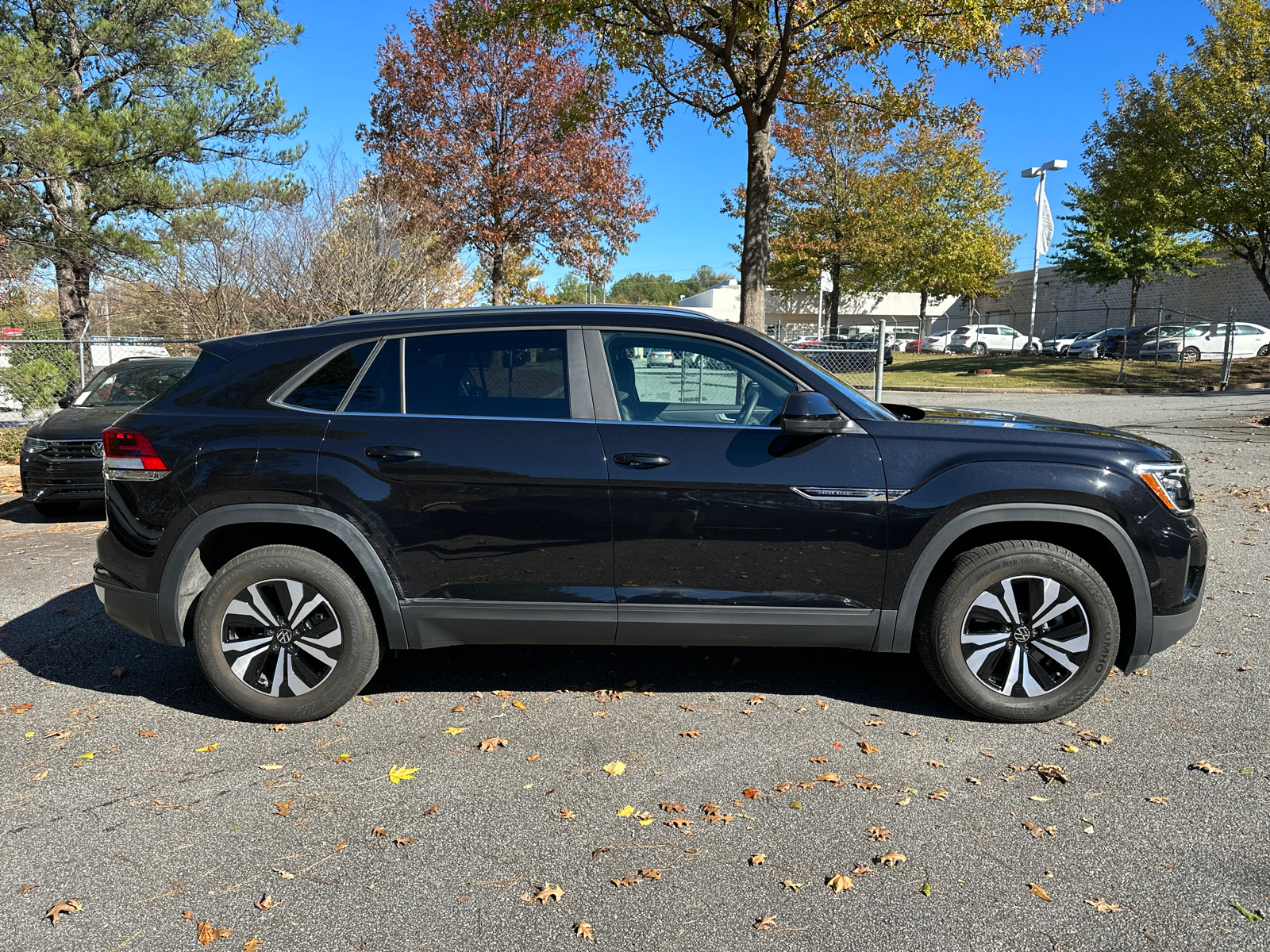 2024 Volkswagen Atlas Cross Sport 2.0T SE 8