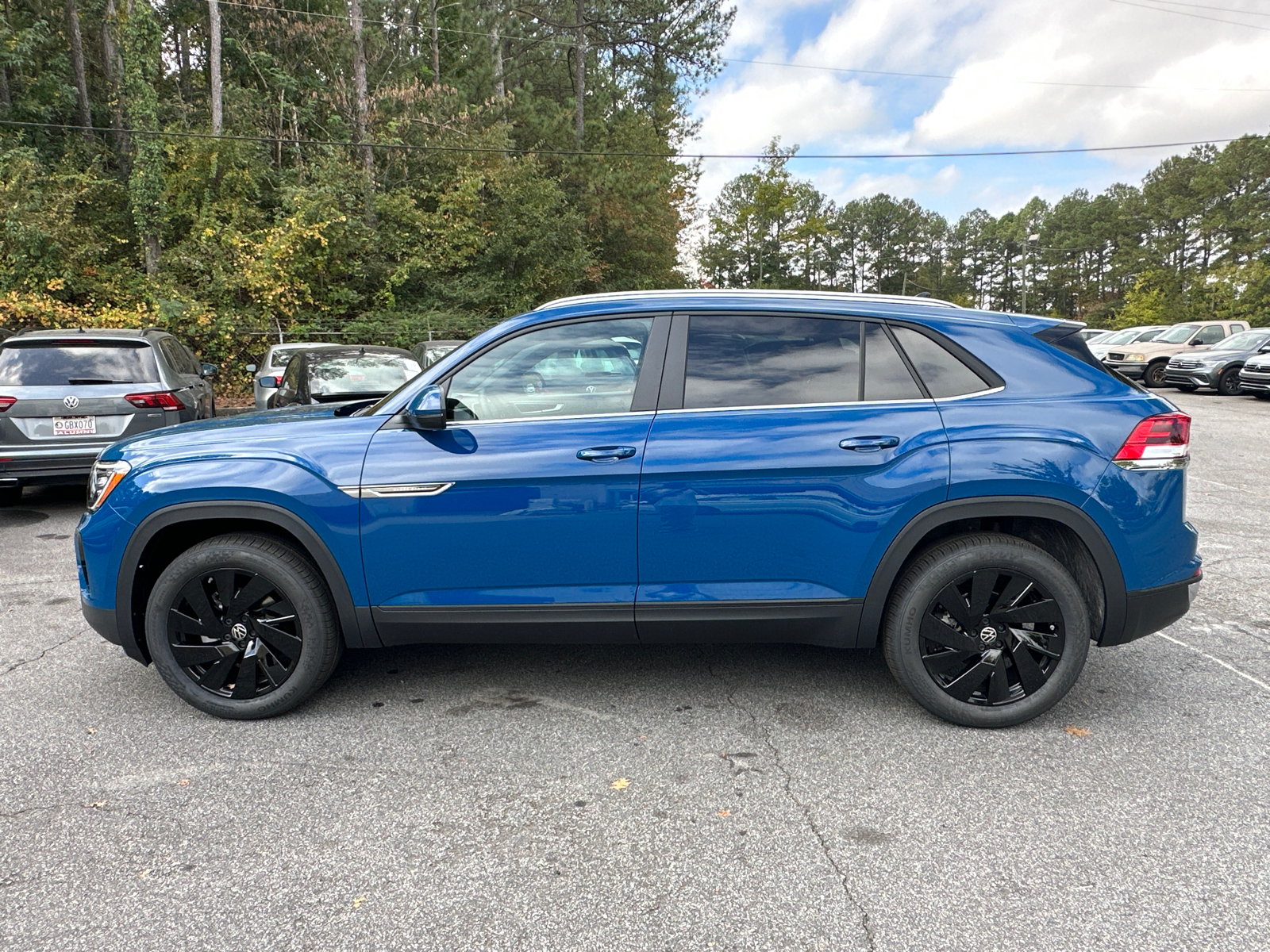 2025 Volkswagen Atlas Cross Sport 2.0T SE w/Technology 4