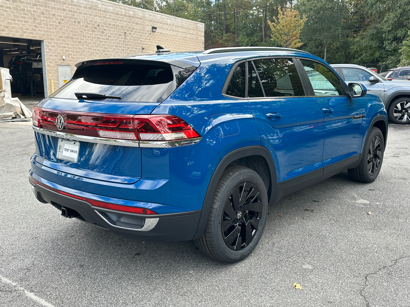 2025 Volkswagen Atlas Cross Sport 2.0T SE w/Technology 7