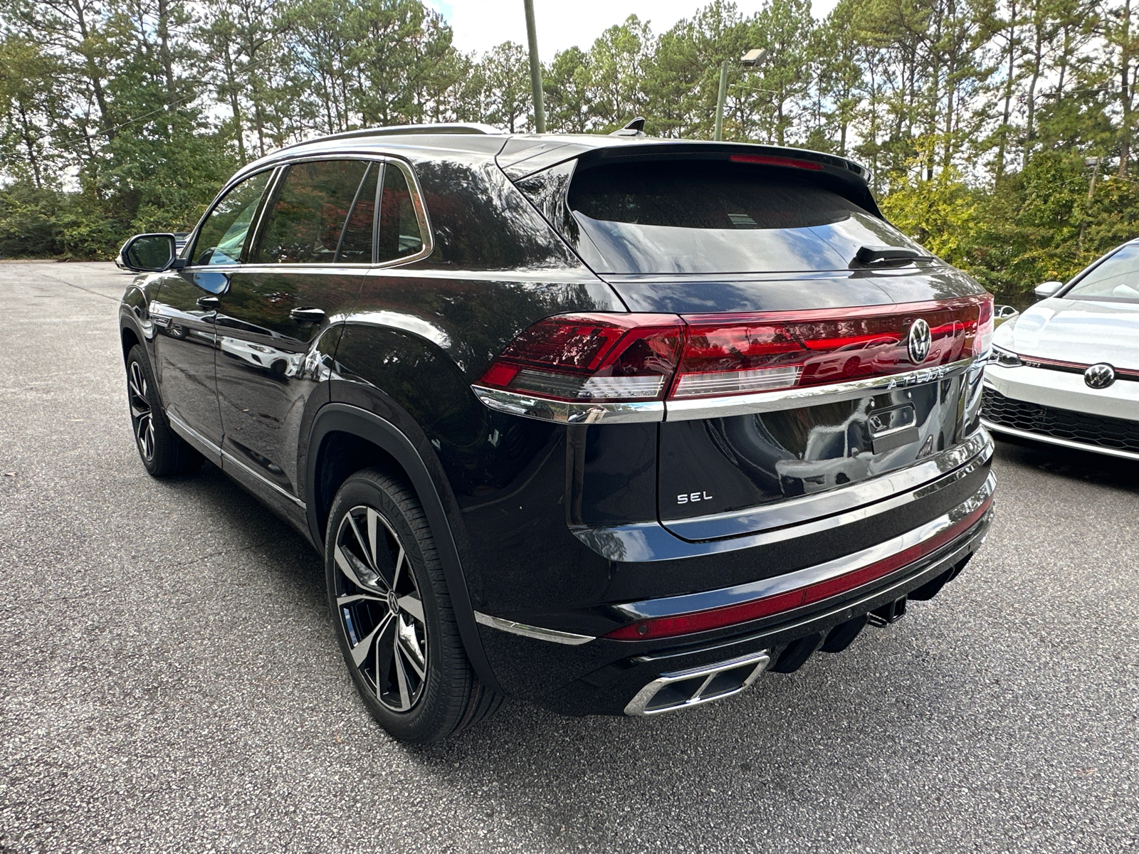 2025 Volkswagen Atlas Cross Sport 2.0T SEL Premium R-Line 5