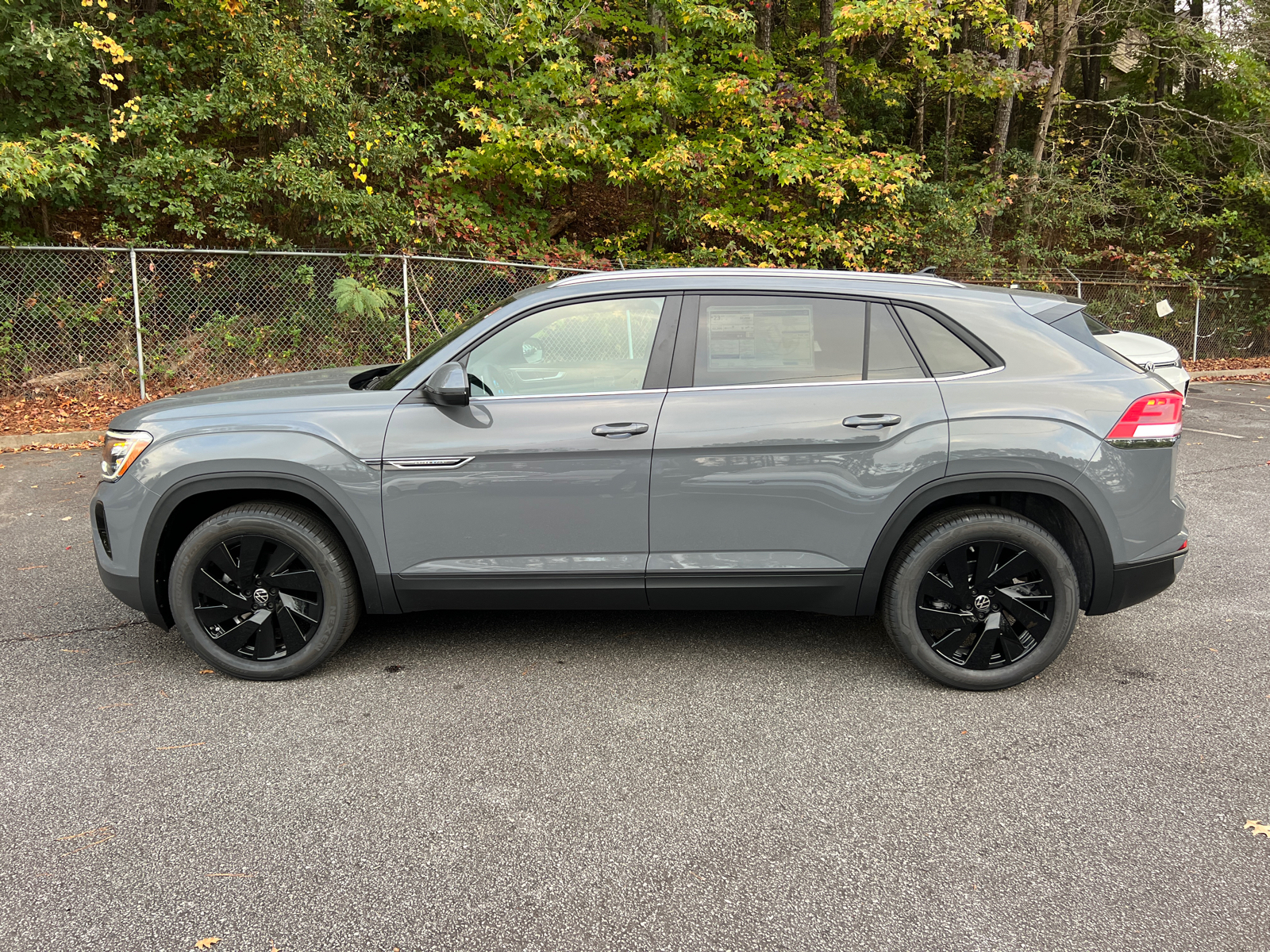 2025 Volkswagen Atlas Cross Sport 2.0T SE w/Technology 4