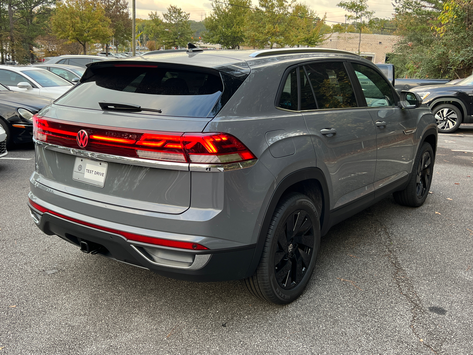 2025 Volkswagen Atlas Cross Sport 2.0T SE w/Technology 7