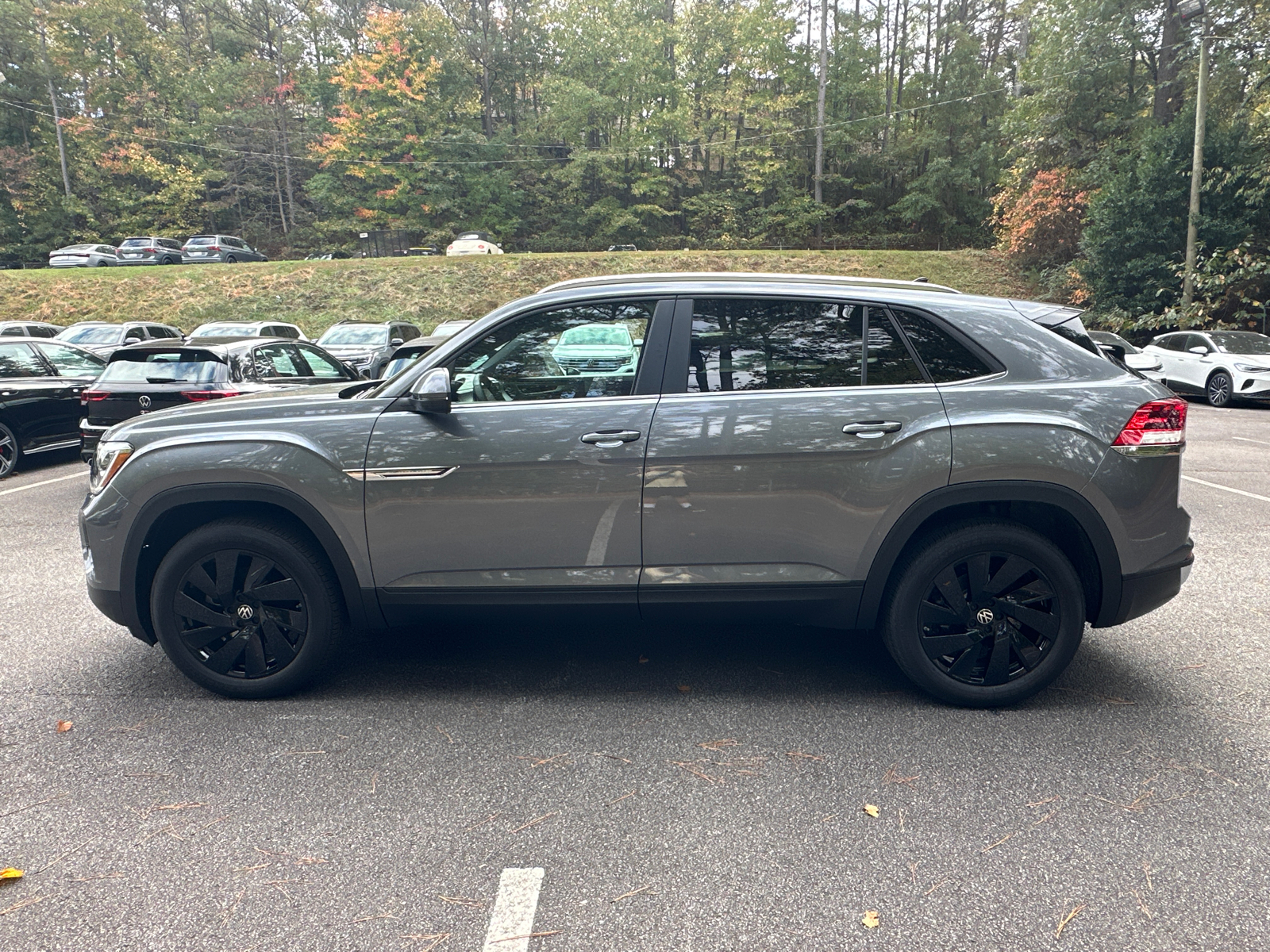 2025 Volkswagen Atlas Cross Sport 2.0T SE w/Technology 4