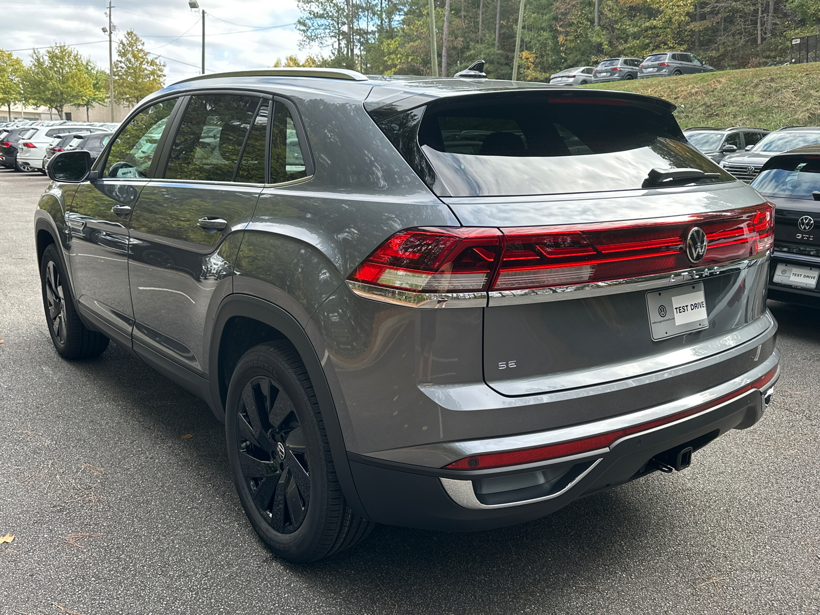 2025 Volkswagen Atlas Cross Sport 2.0T SE w/Technology 5