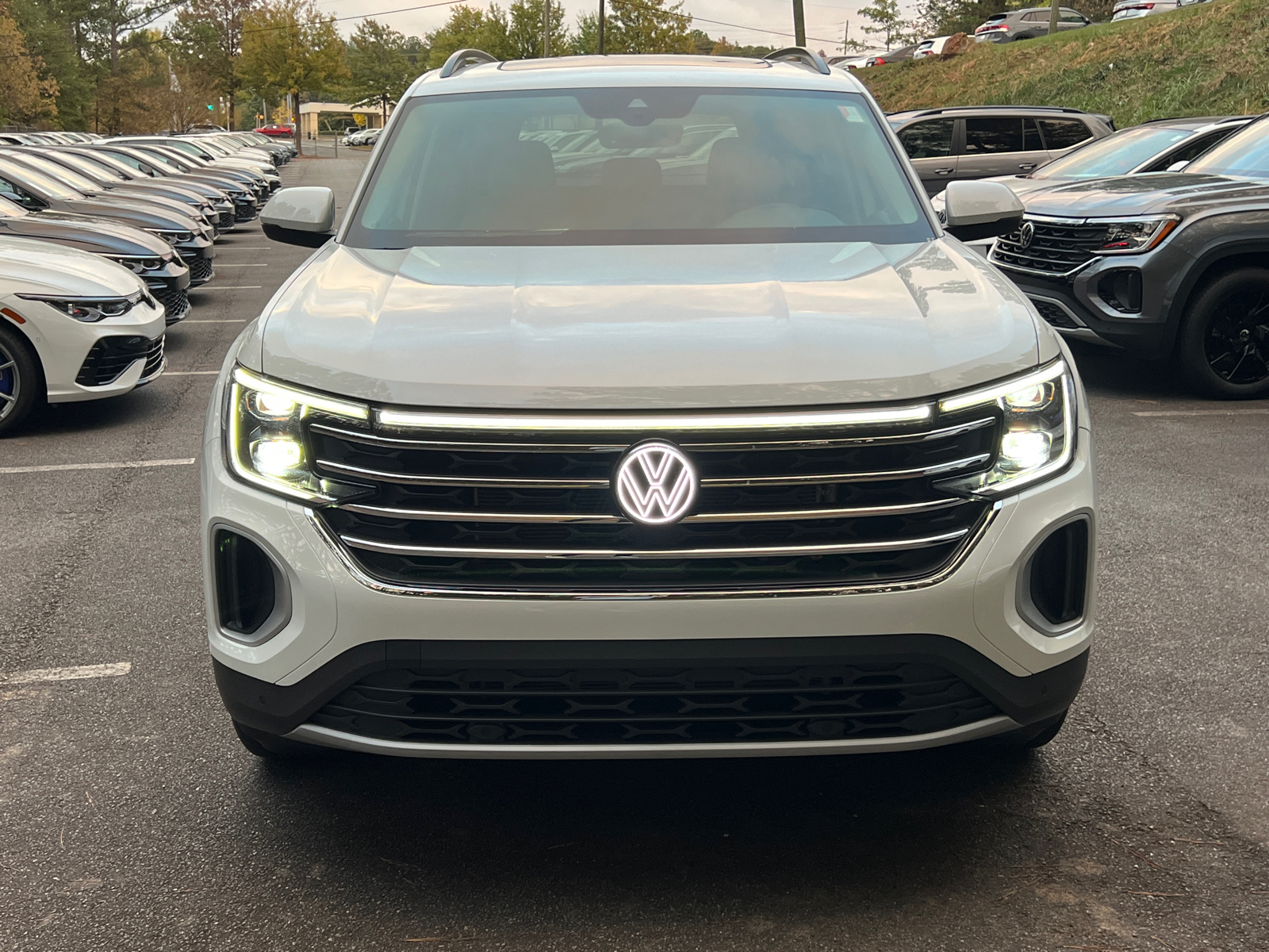 2025 Volkswagen Atlas 2.0T SE w/Technology 2