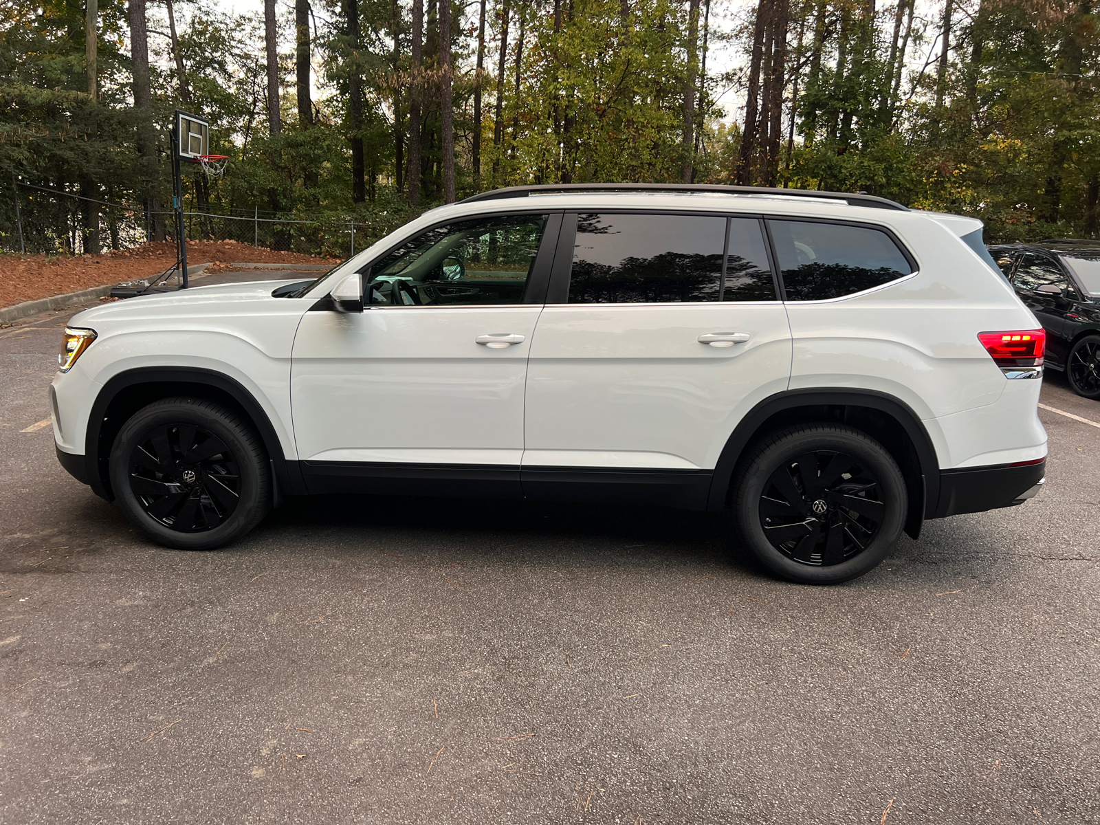 2025 Volkswagen Atlas 2.0T SE w/Technology 4