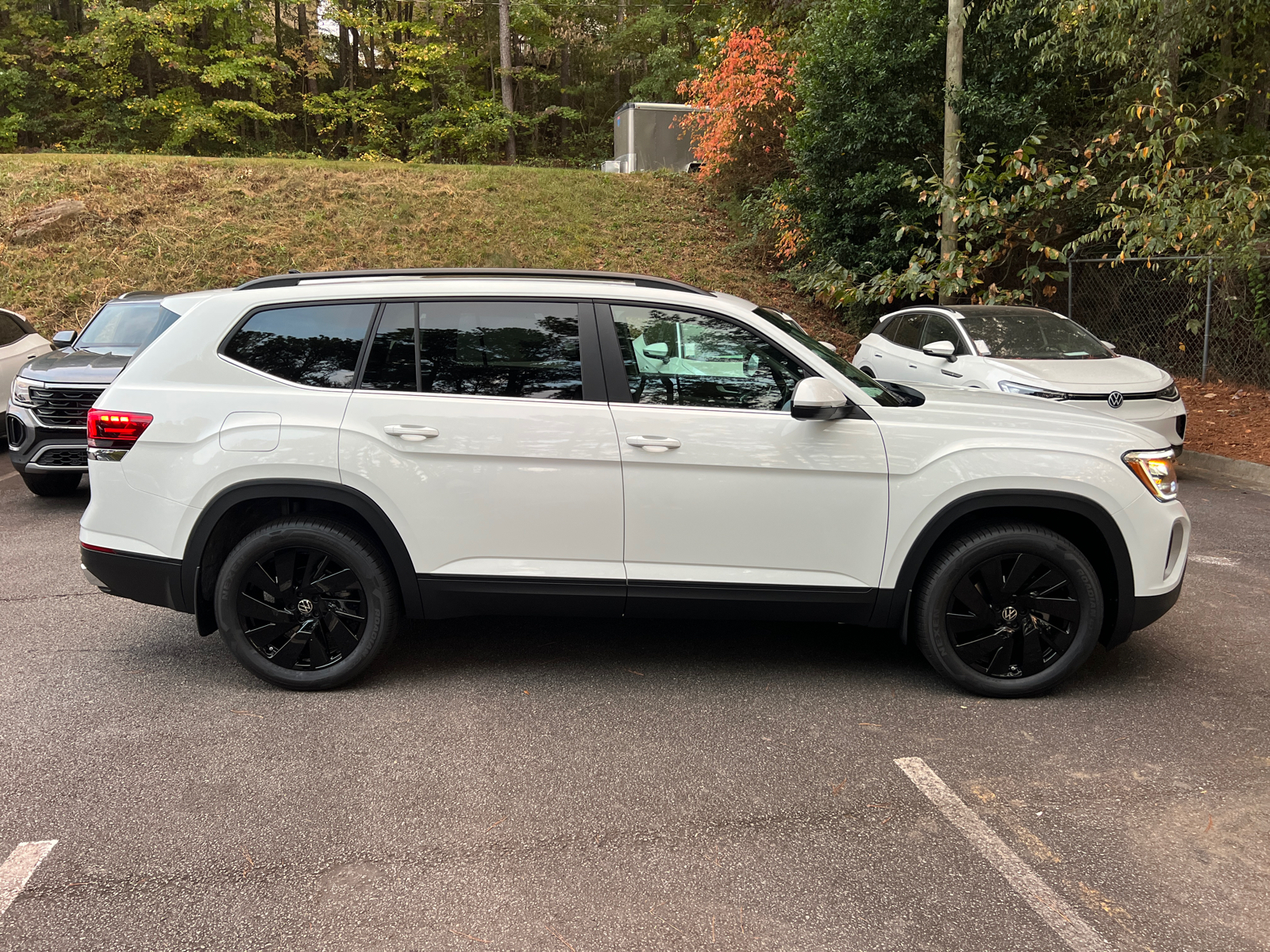 2025 Volkswagen Atlas 2.0T SE w/Technology 8