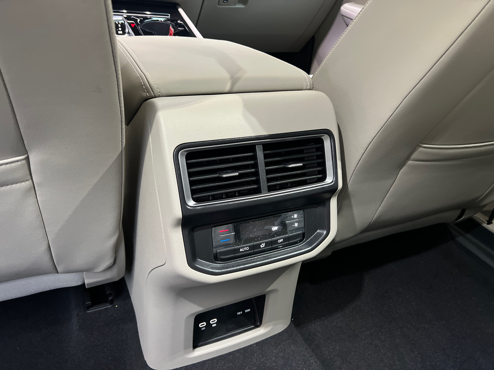 2025 Volkswagen Atlas 2.0T SE w/Technology 17