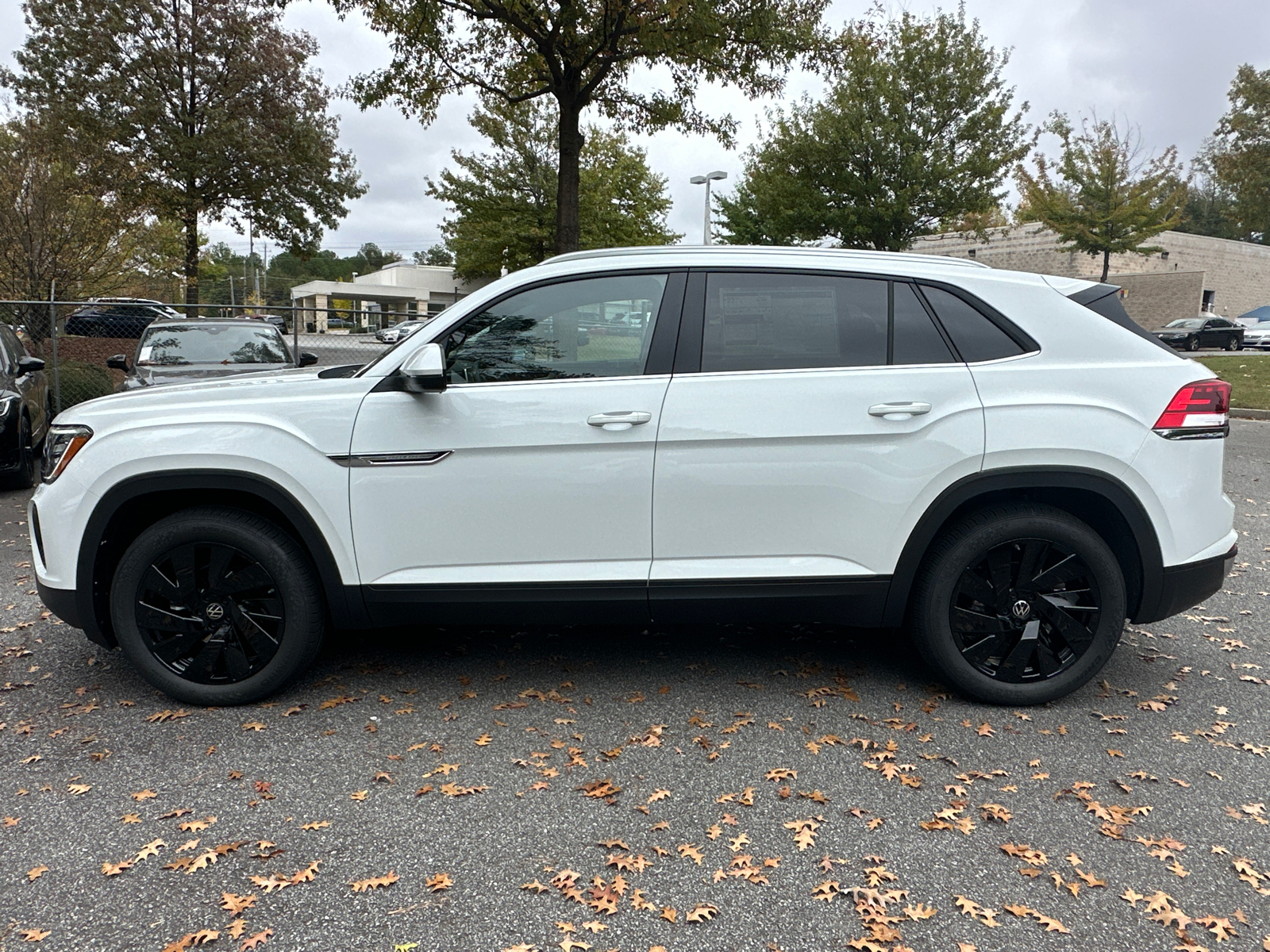 2025 Volkswagen Atlas Cross Sport 2.0T SE w/Technology 4