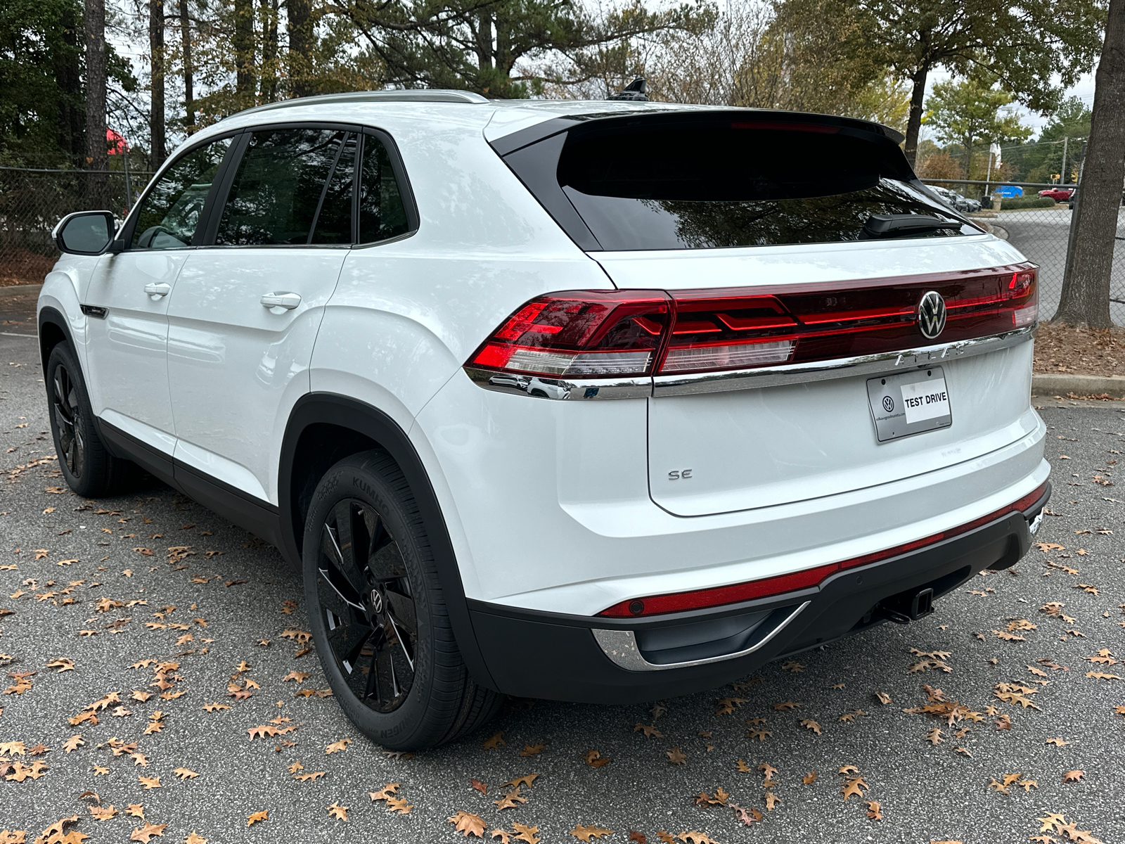 2025 Volkswagen Atlas Cross Sport 2.0T SE w/Technology 5