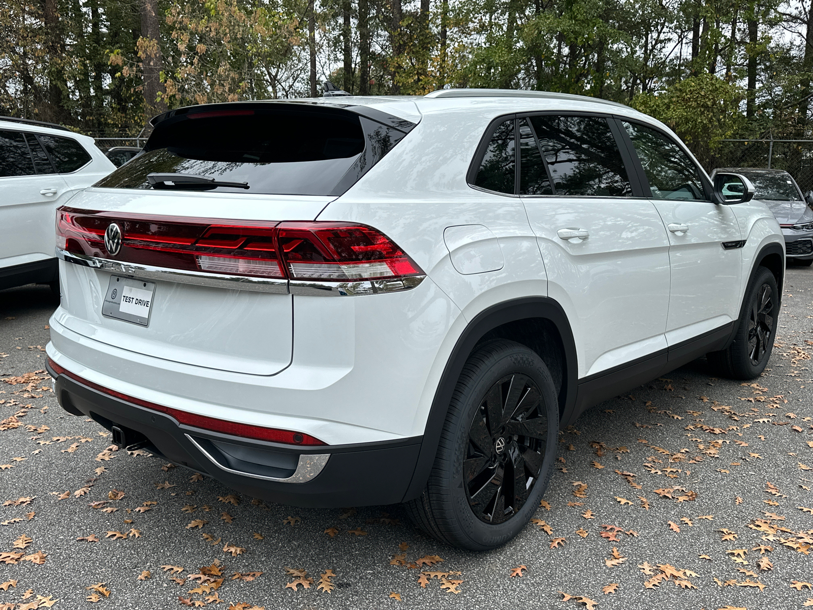 2025 Volkswagen Atlas Cross Sport 2.0T SE w/Technology 7