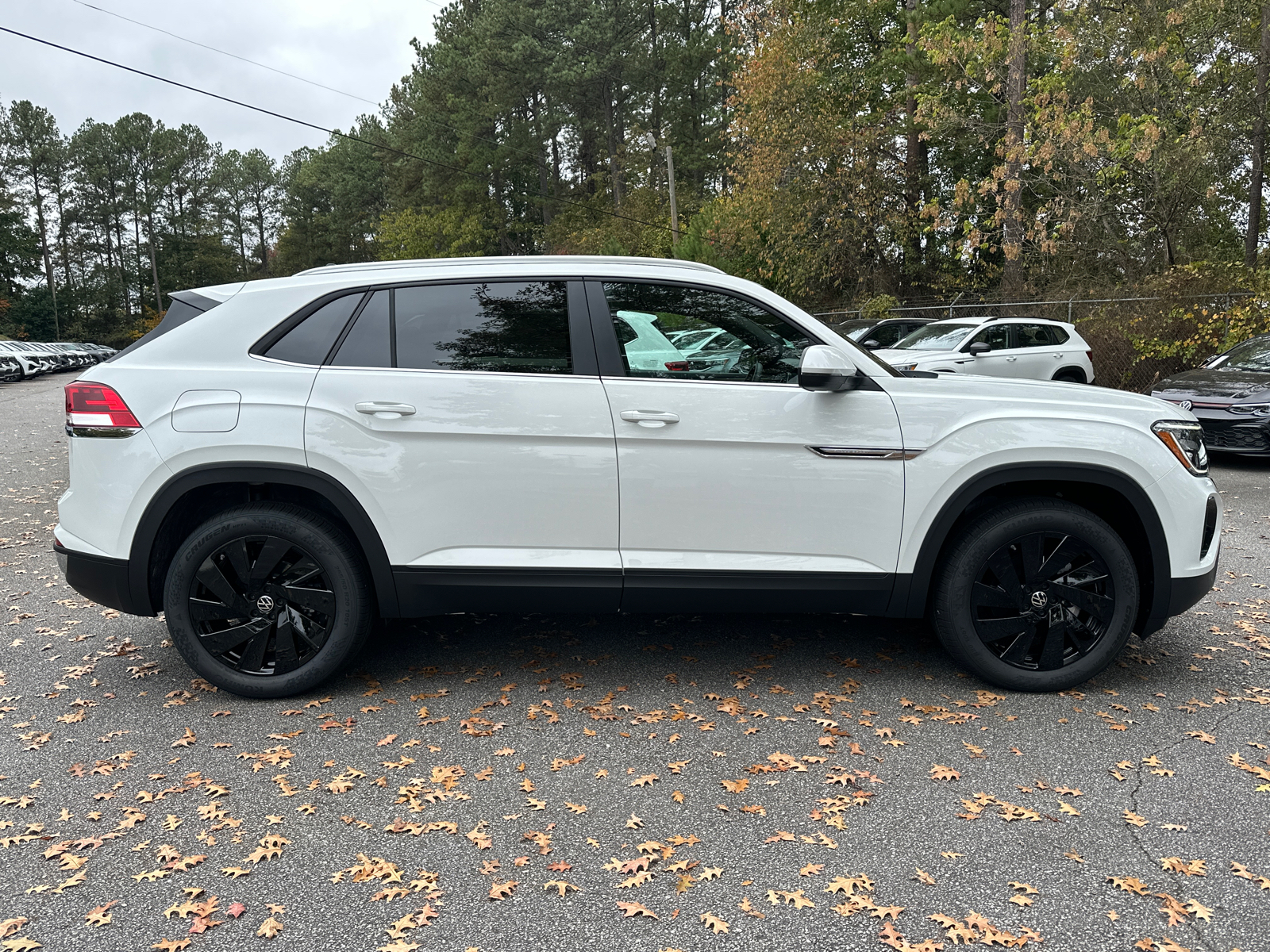 2025 Volkswagen Atlas Cross Sport 2.0T SE w/Technology 8