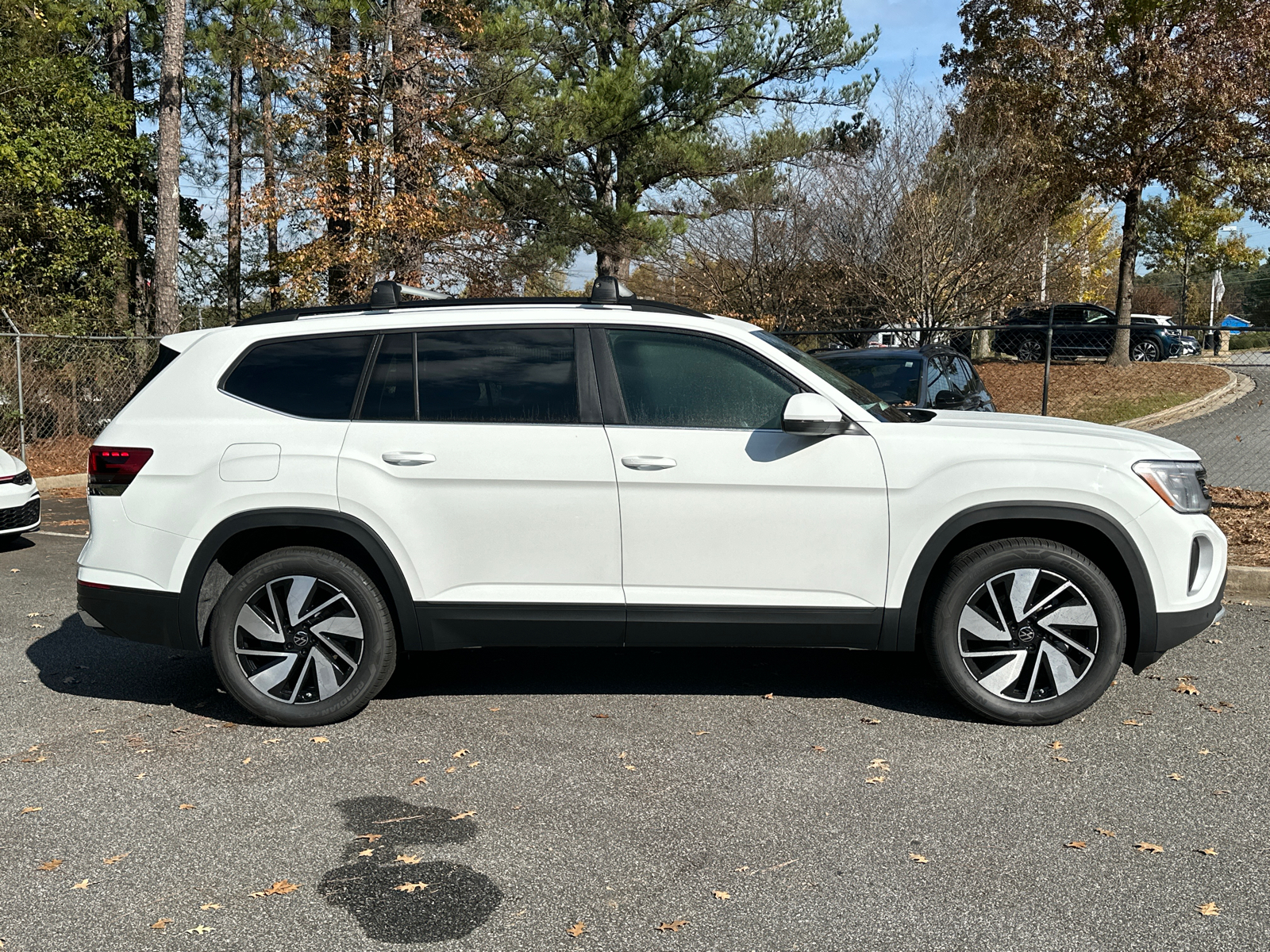 2025 Volkswagen Atlas 2.0T SE w/Technology 8