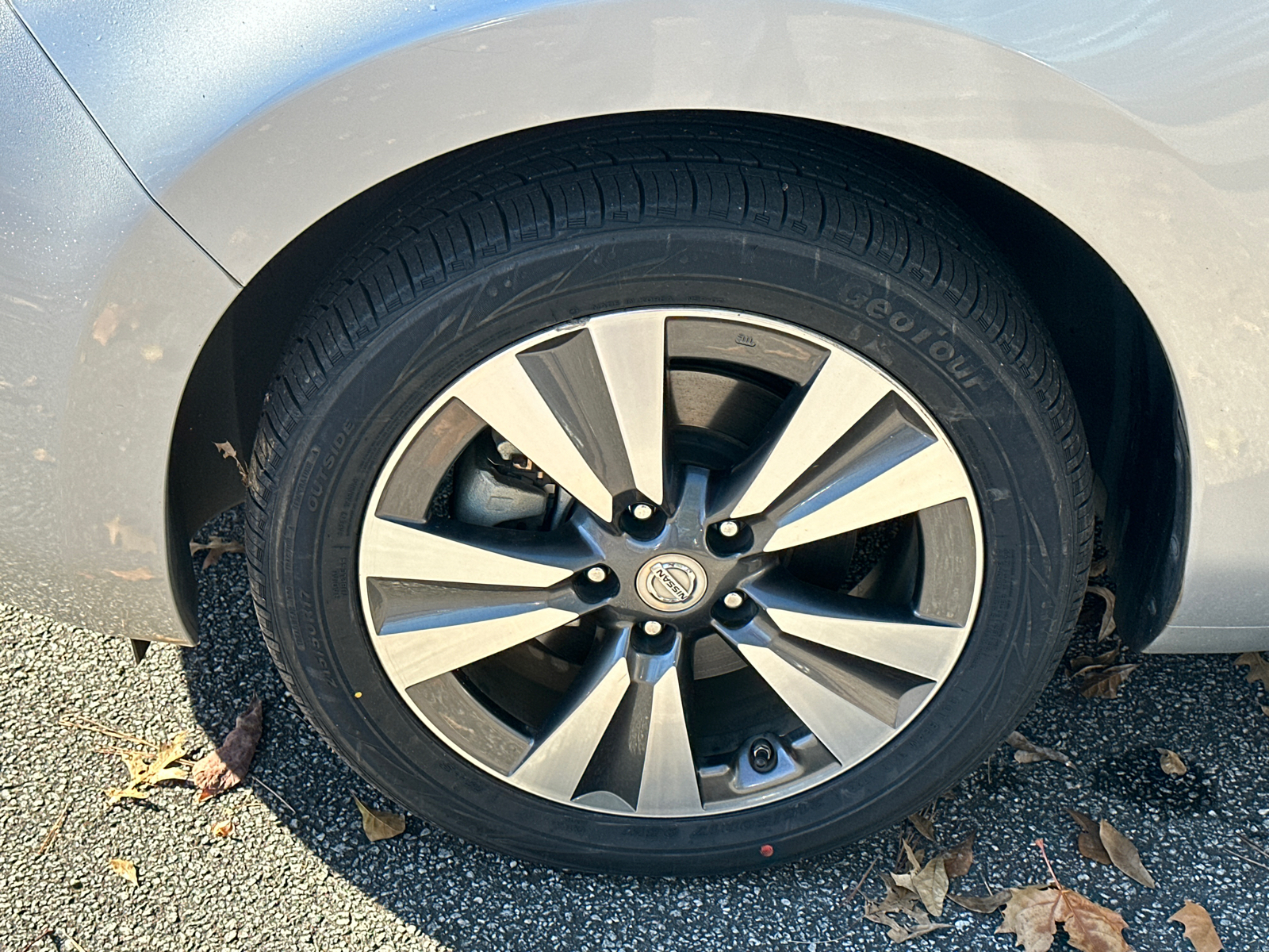 2015 Nissan Leaf SV 11