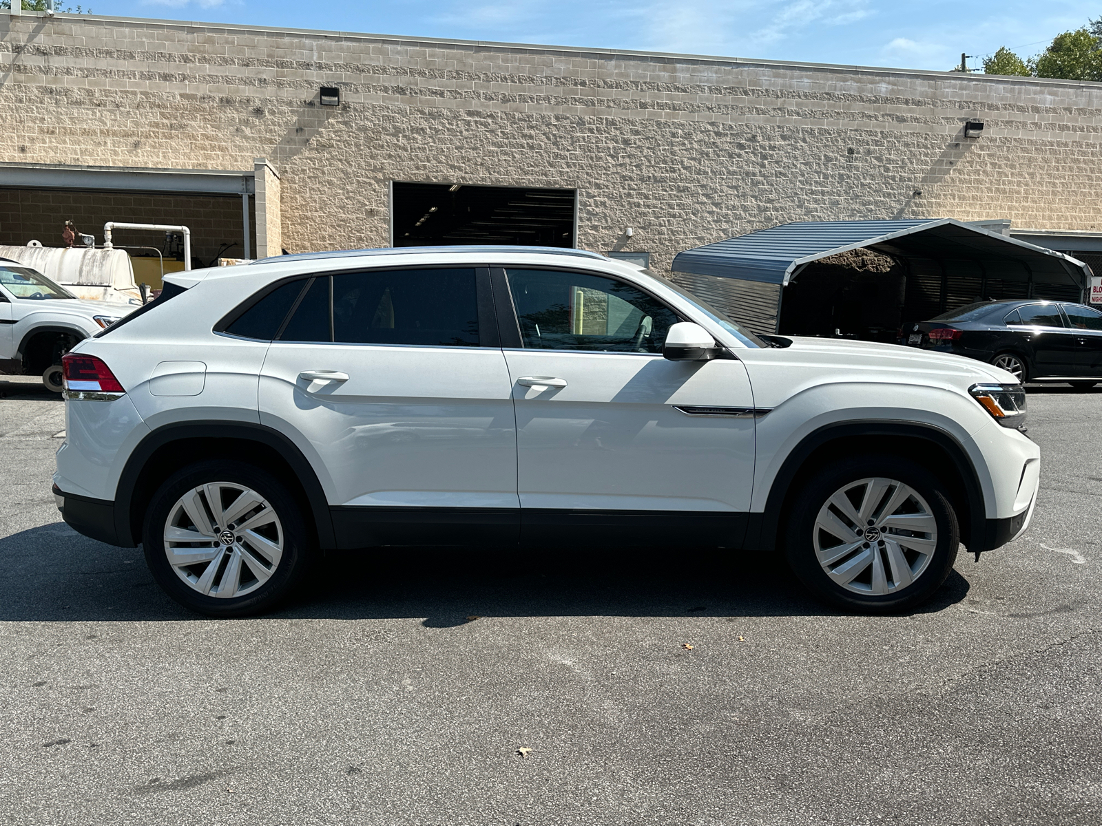 2023 Volkswagen Atlas Cross Sport V6 SE 8