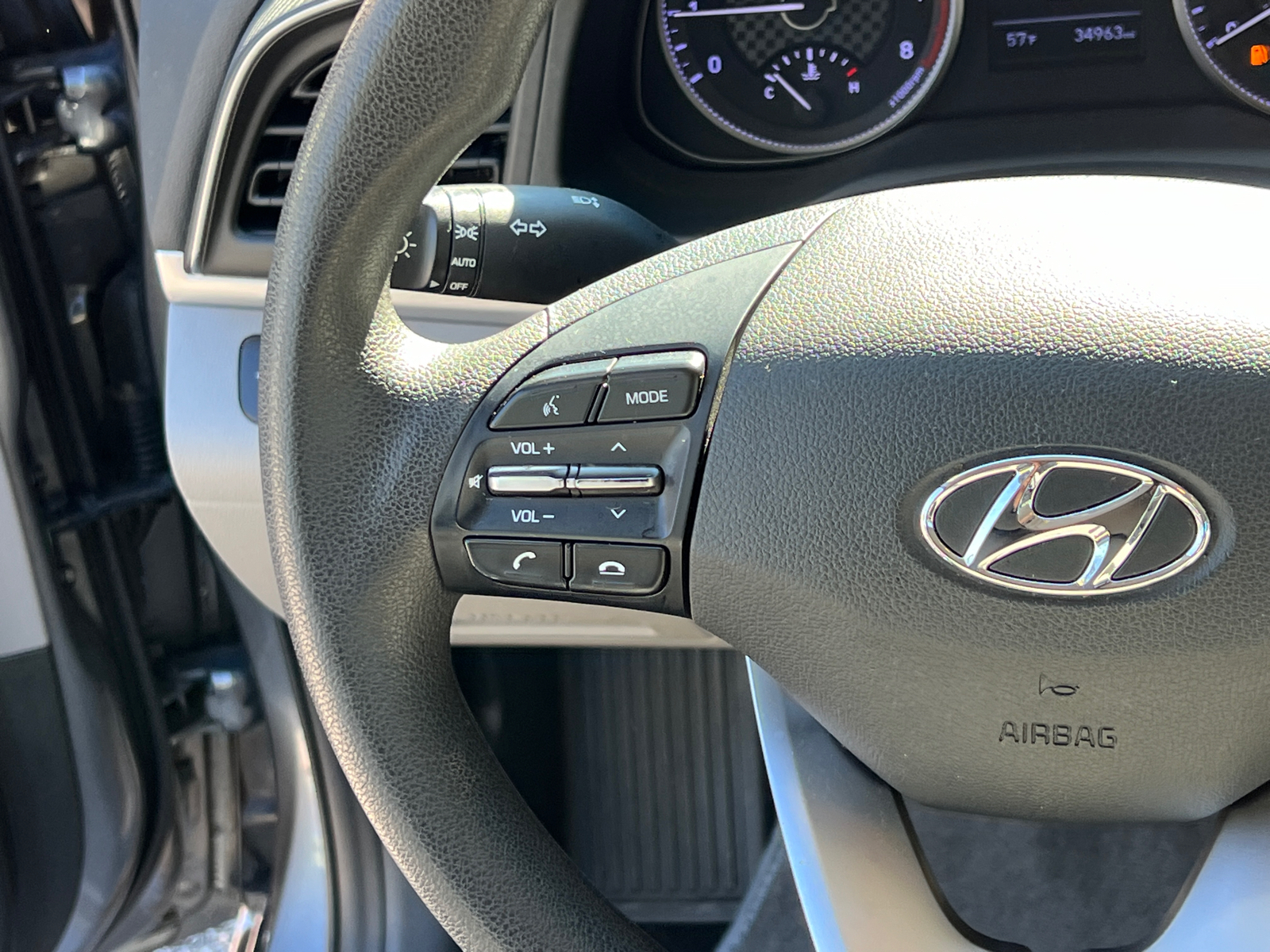 2019 Hyundai Elantra SEL 17