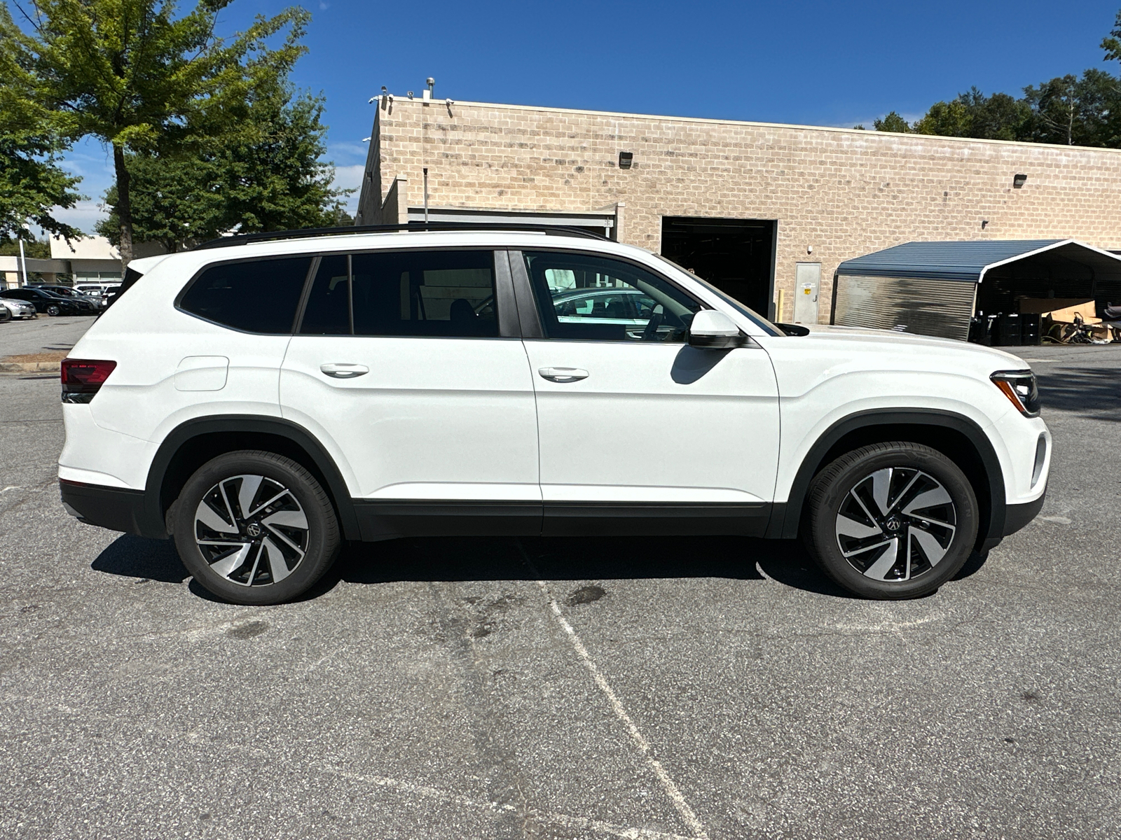 2024 Volkswagen Atlas 2.0T SE w/Technology 8