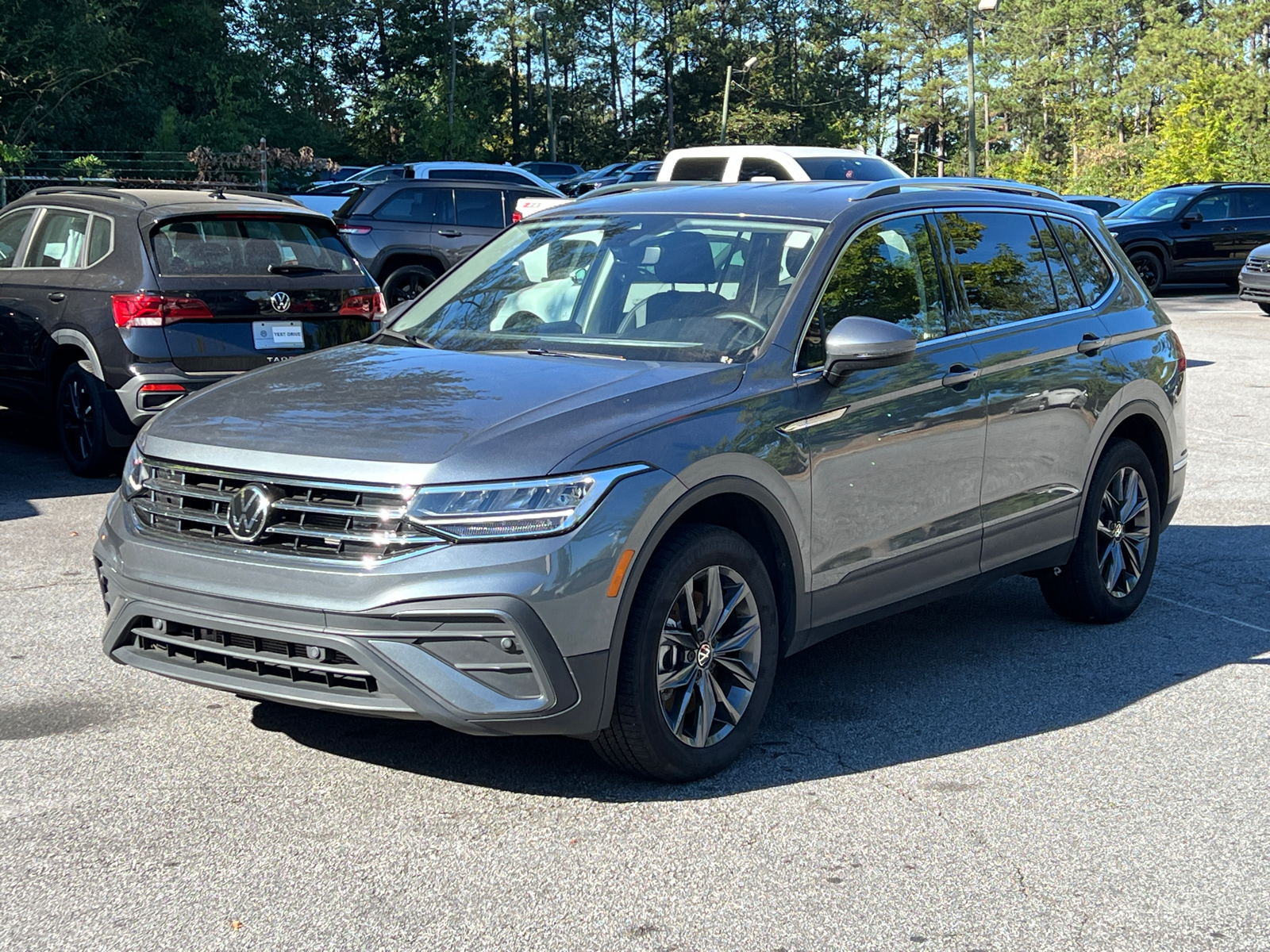 2024 Volkswagen Tiguan 2.0T SE 3