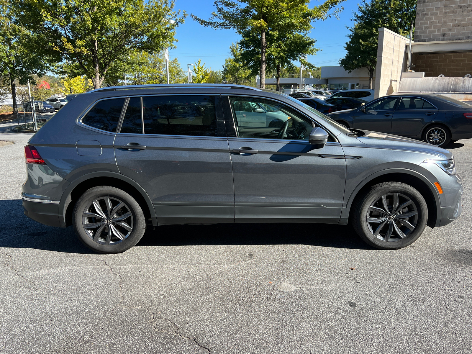 2024 Volkswagen Tiguan 2.0T SE 8