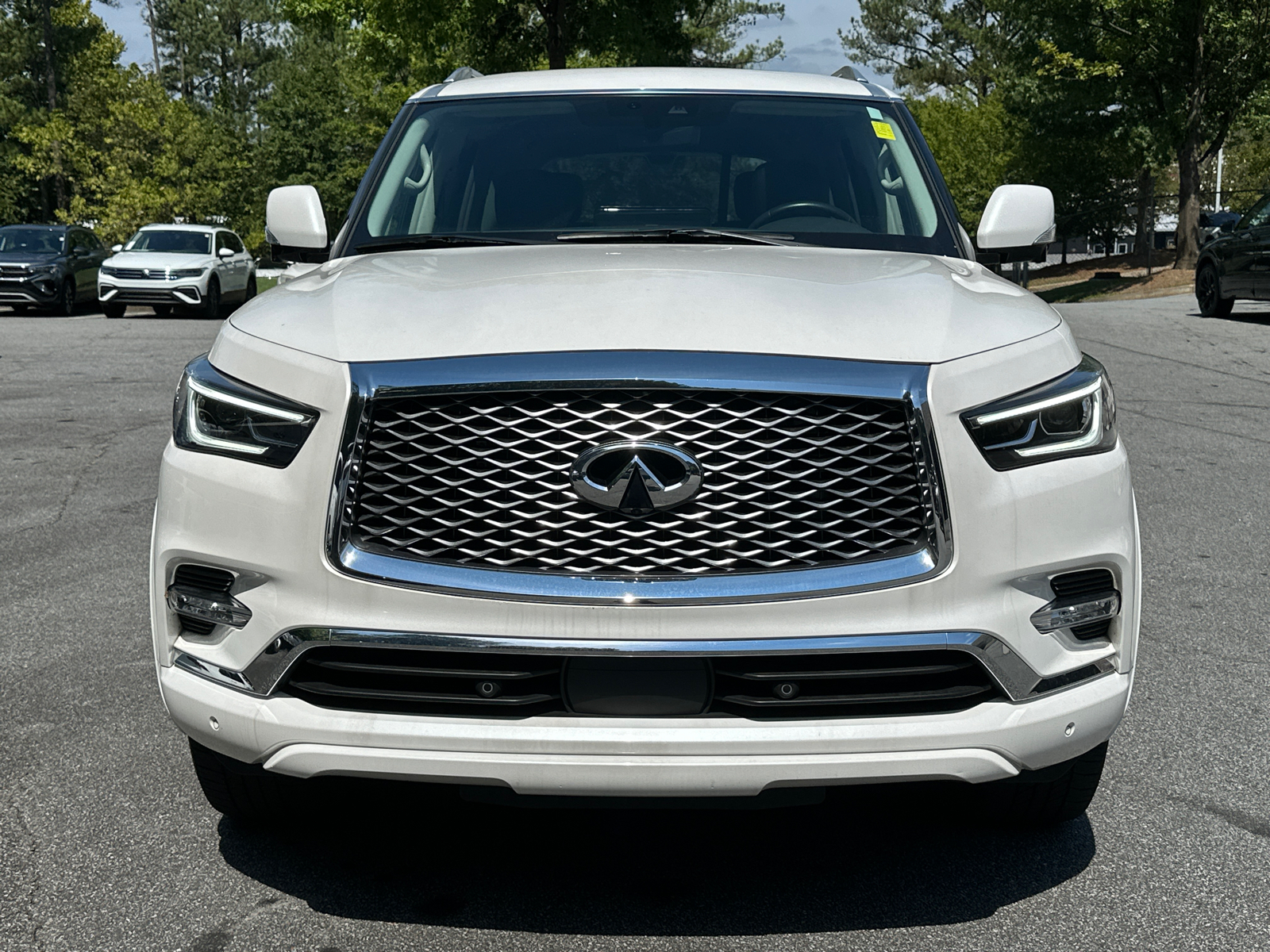 2023 INFINITI QX80 LUXE 2