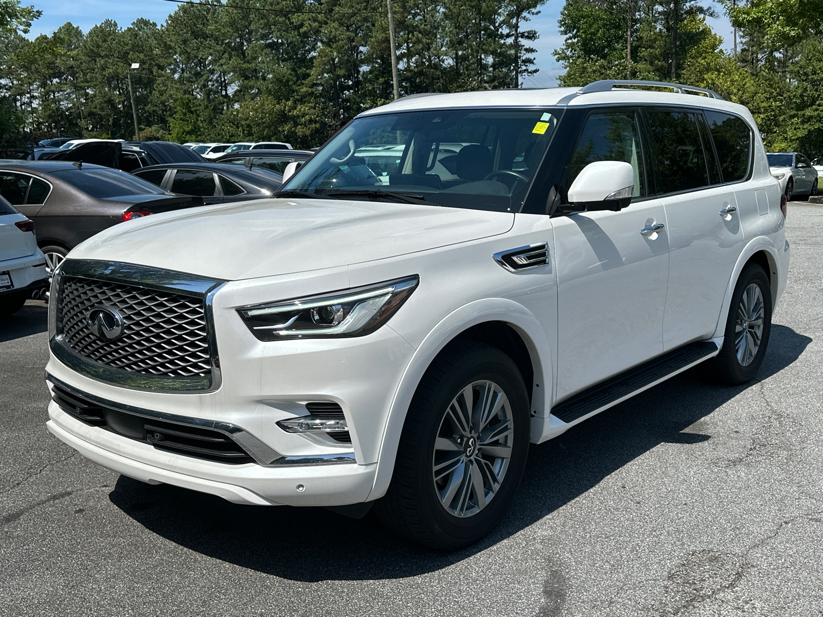 2023 INFINITI QX80 LUXE 3