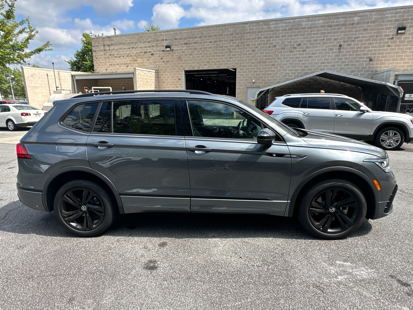 2023 Volkswagen Tiguan 2.0T SE R-Line Black 8